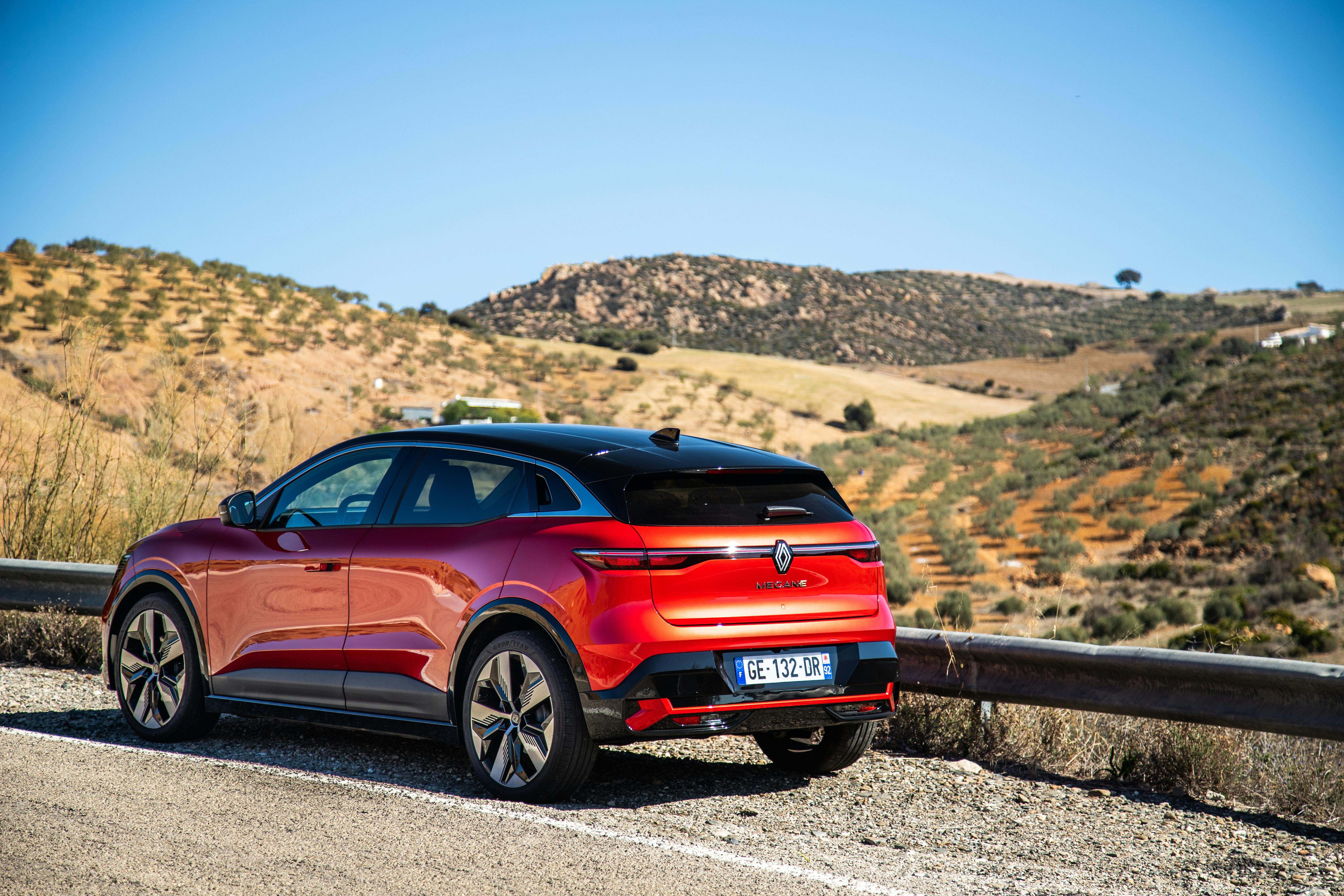 renault megane e tech test priser