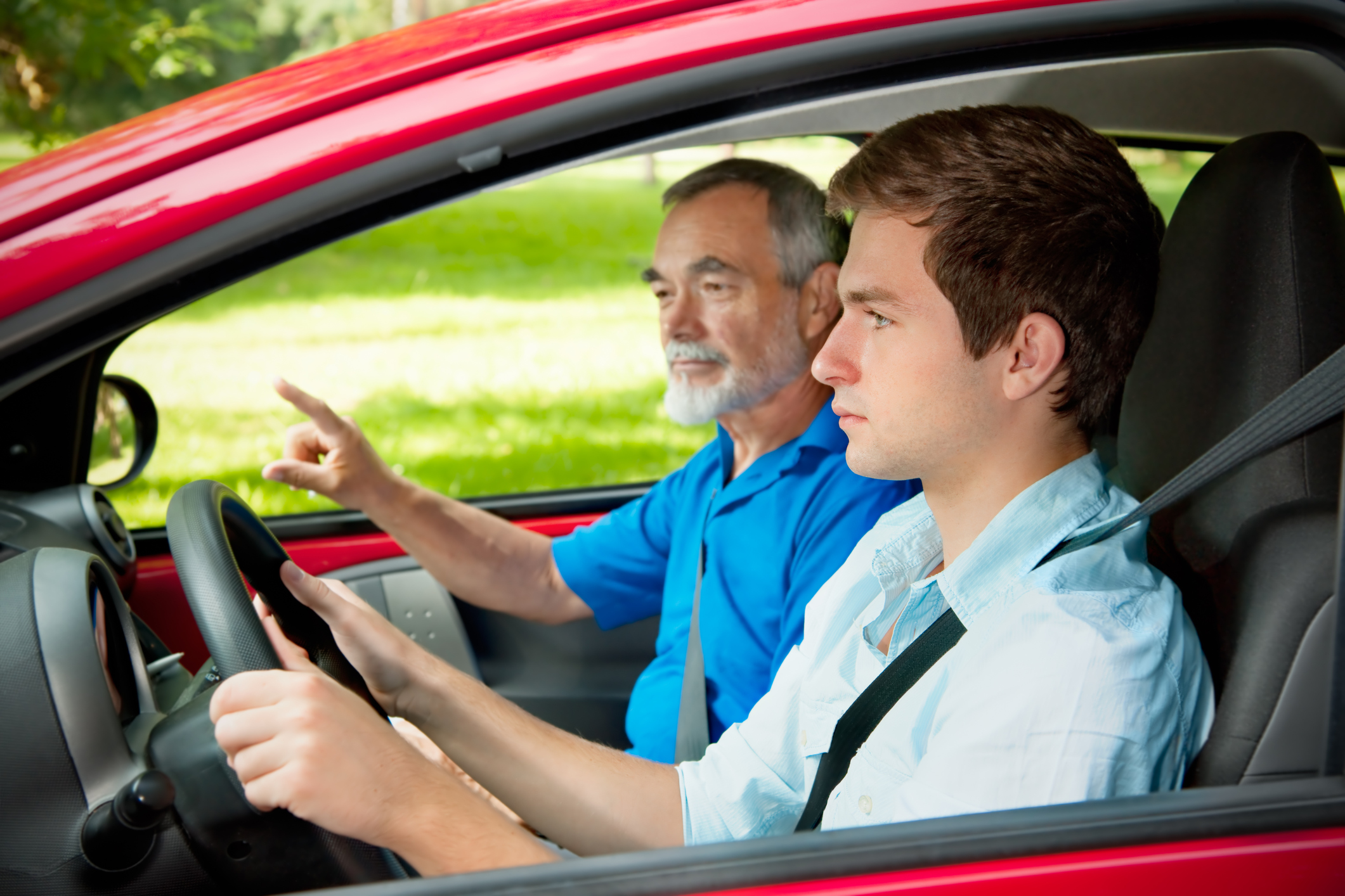 Lær at køre bil med en 17-årig | Bilmagasinet.dk