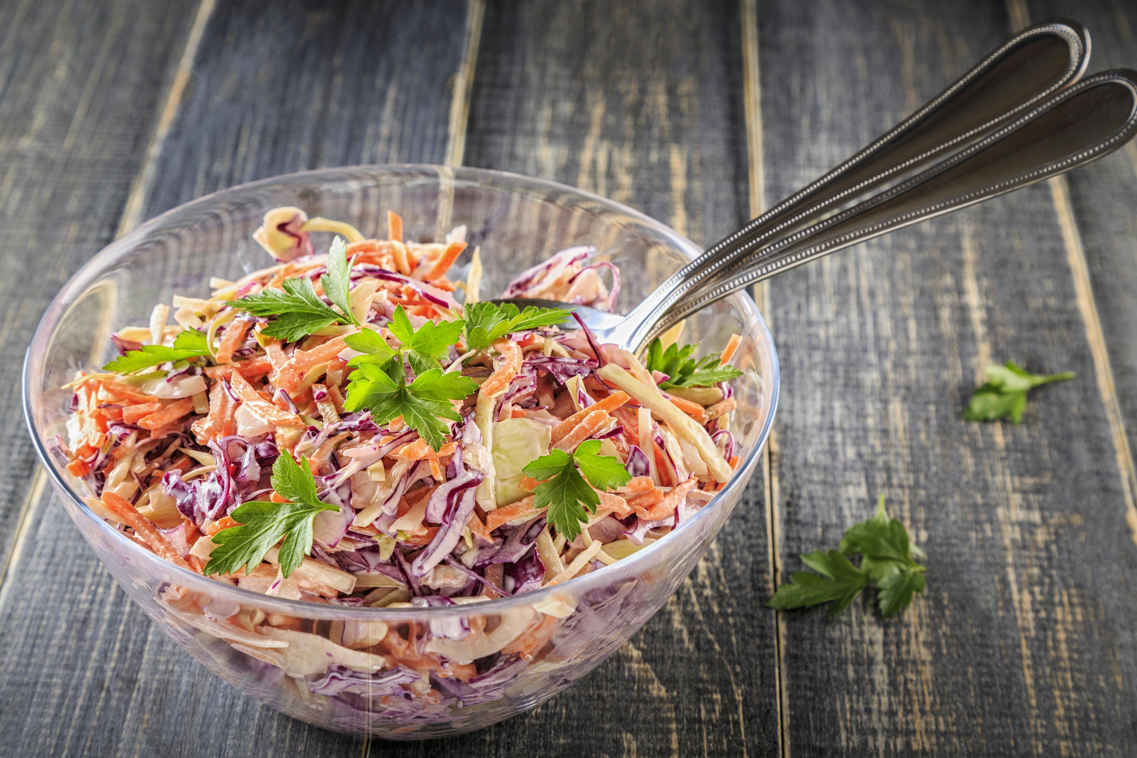 coleslaw salat i glasskål
