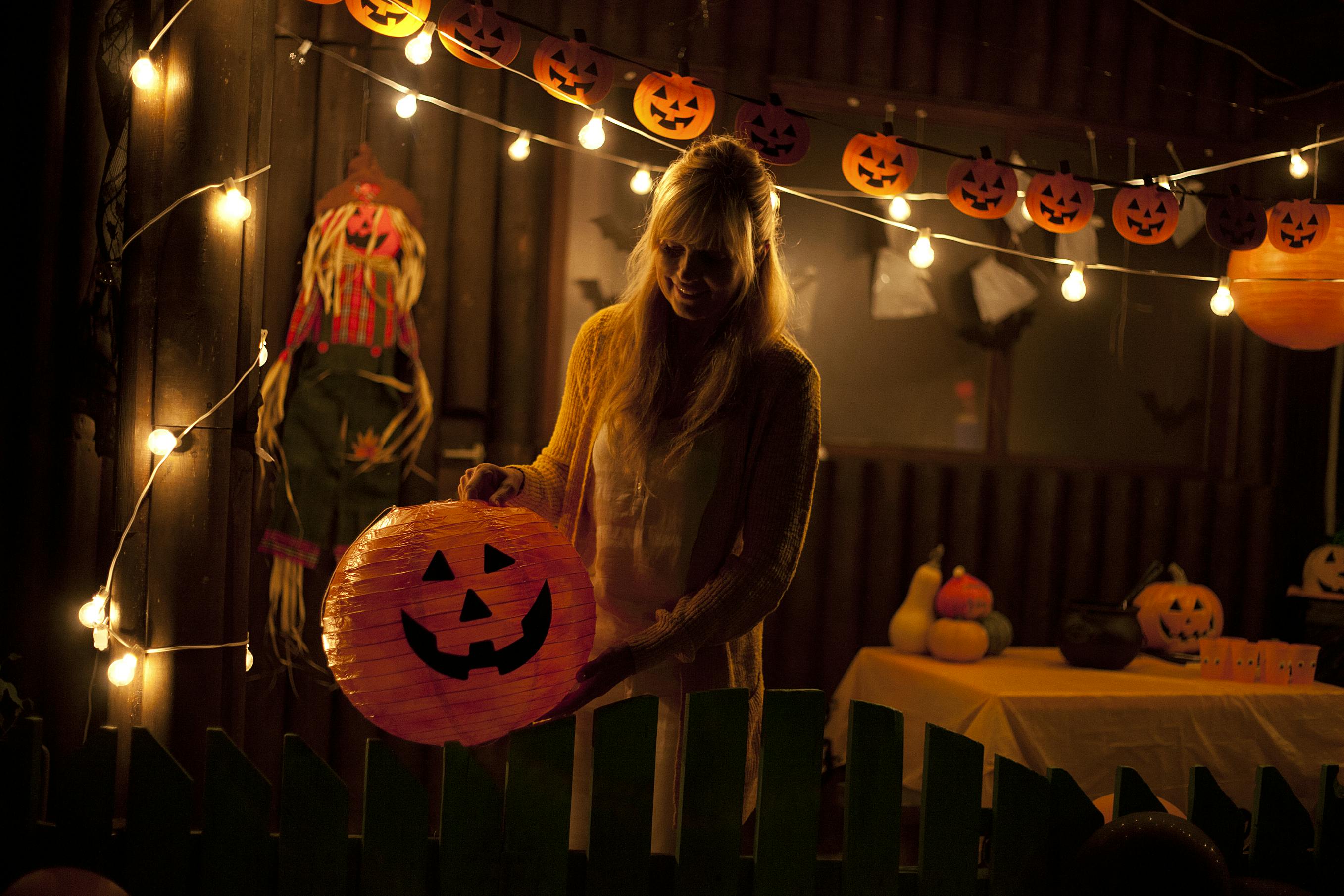 Halloween dekoration er med til at skabe stemningen Halloween dekoration er med til at skabe stemningen