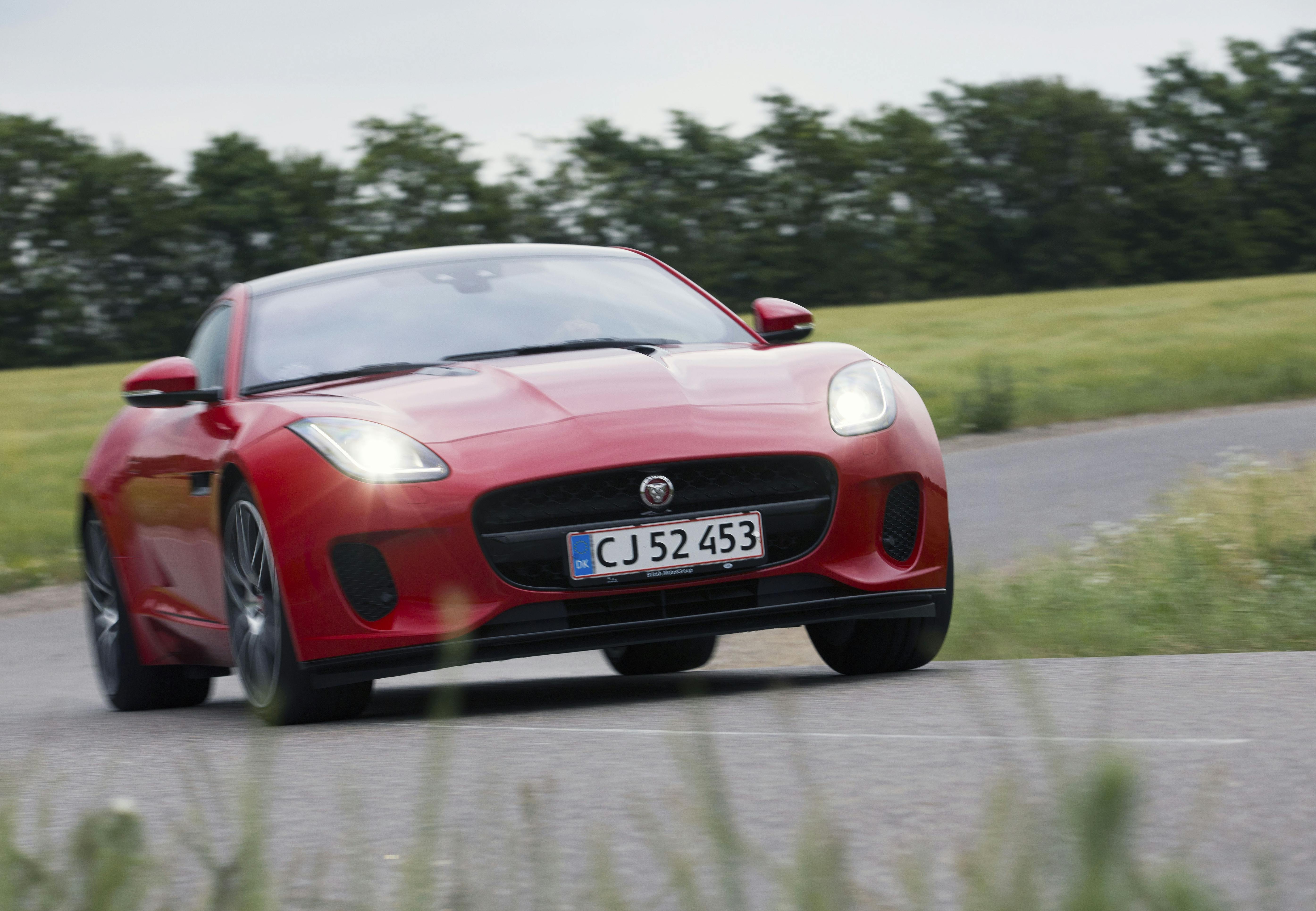 Jaguar F-Type 2,0T R-Dynamic aut. Jaguar F-Type 2,0T R-Dynamic aut.