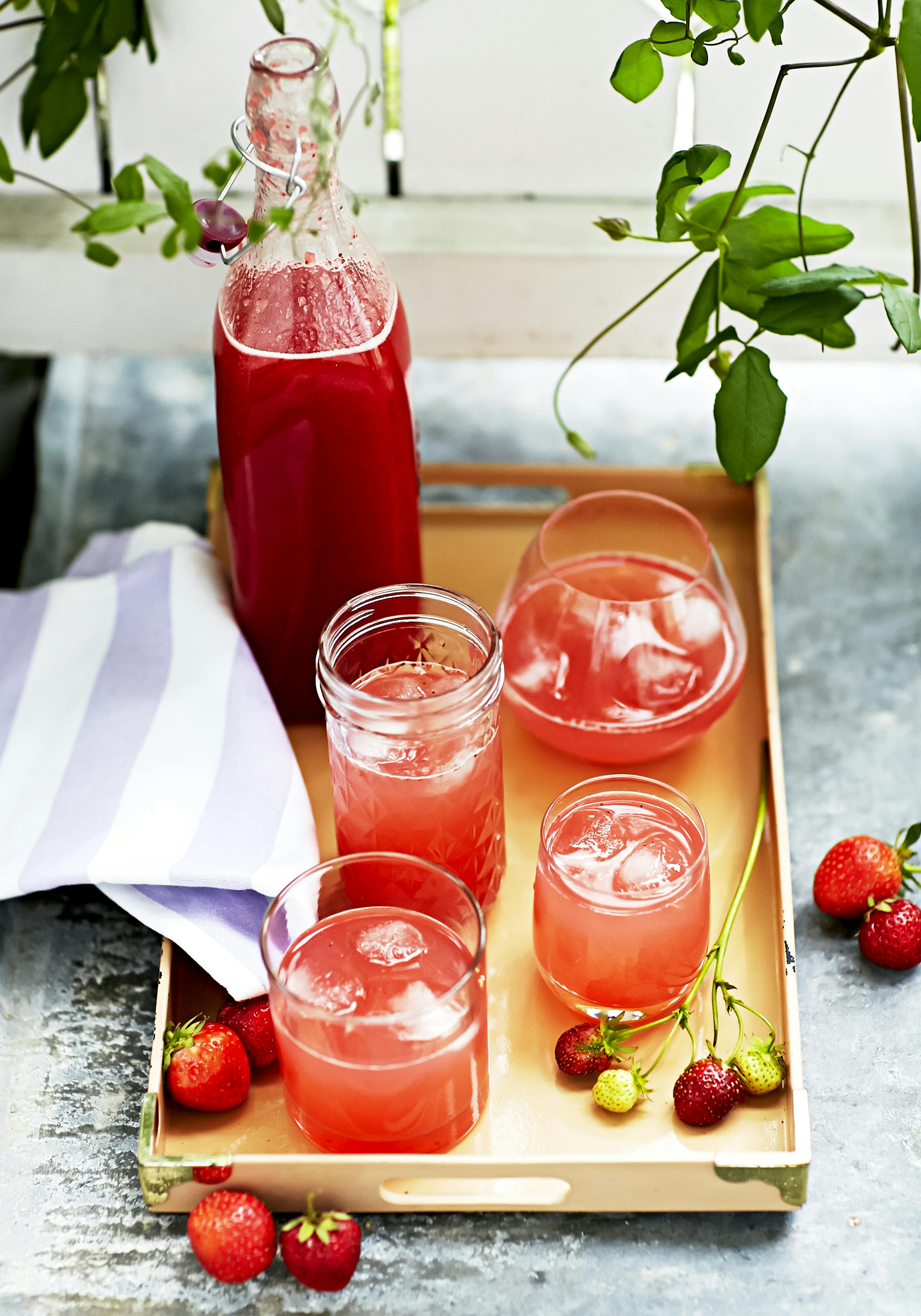 Saft med jordbær: alkoholfri strawberry daiquiry