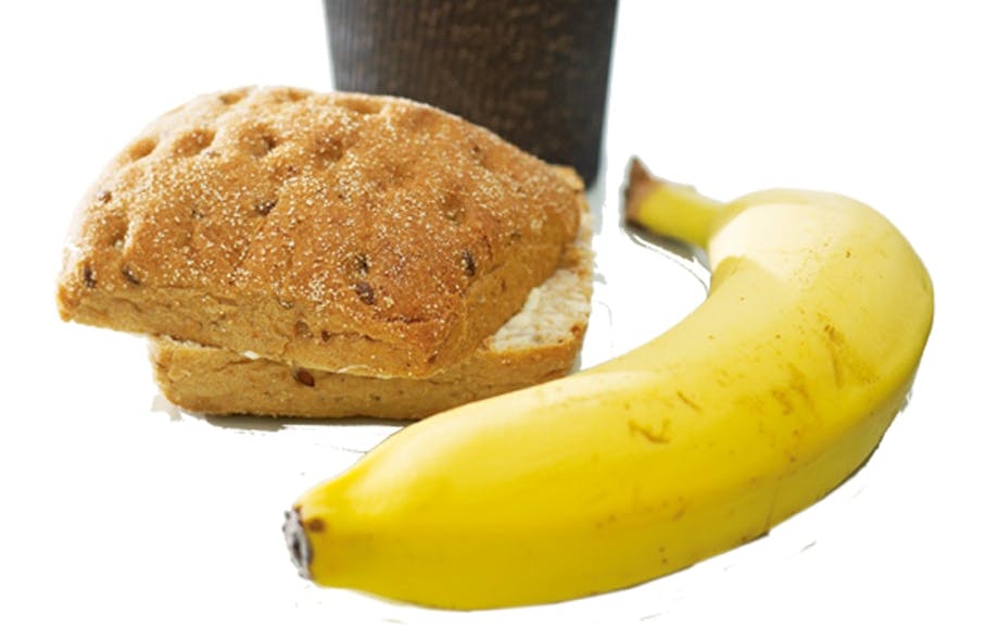 bytt ut smørcroissanten. banan, kaffe og bolle