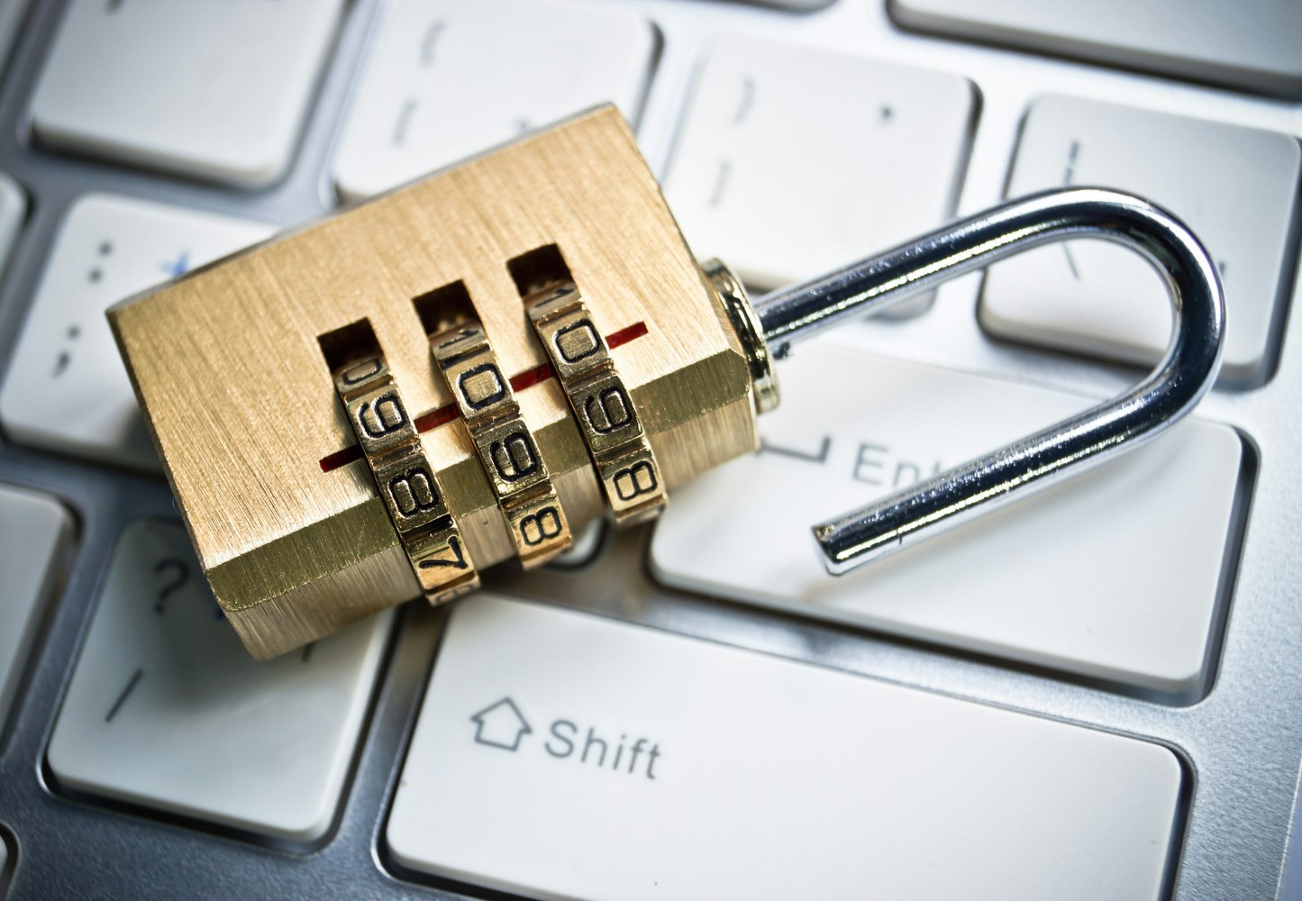Hacker bryder Apples sikkerhed