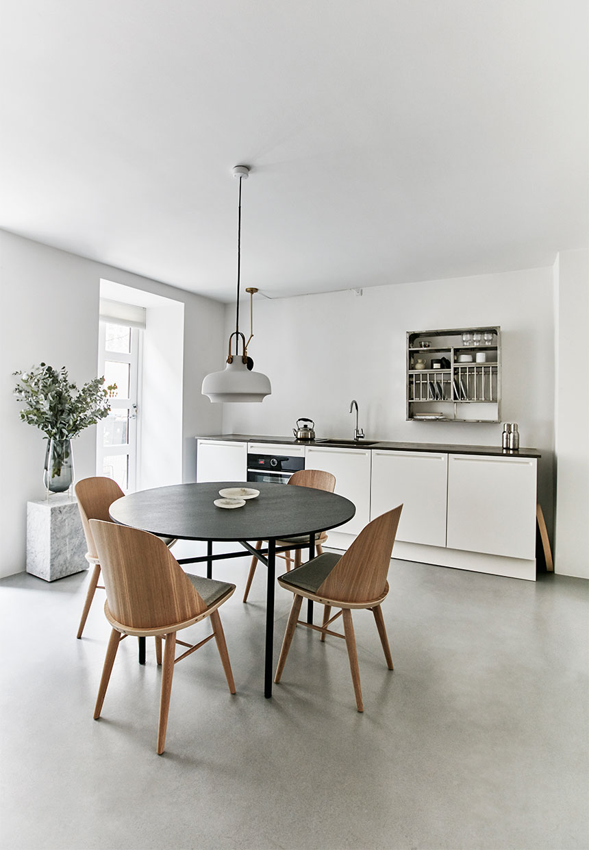 The stunning apartment of menus design director – crioll designshop