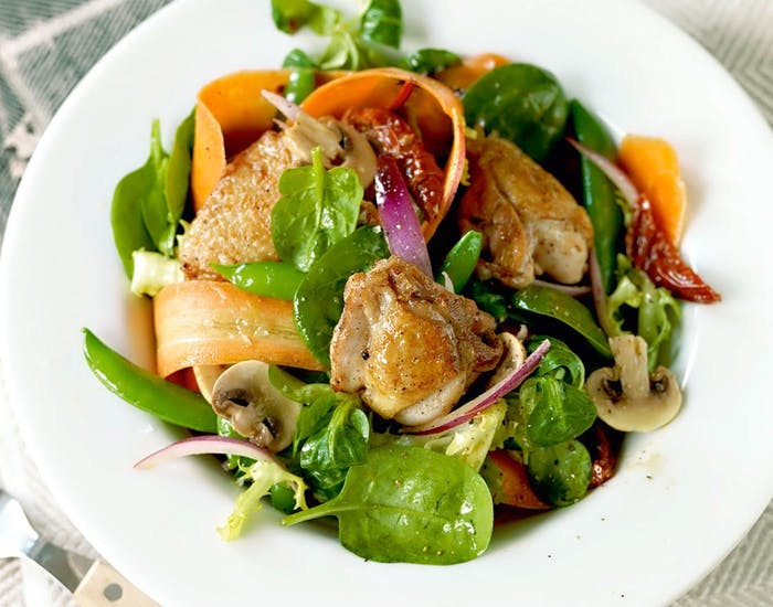 Kyllingsalat med sesamdressing: Kyllingsalat med sesamdressing: