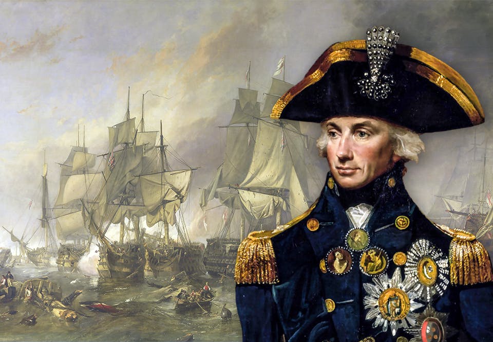 Lord Horatio Nelson framför en målning av slaget vid Trafalgar.