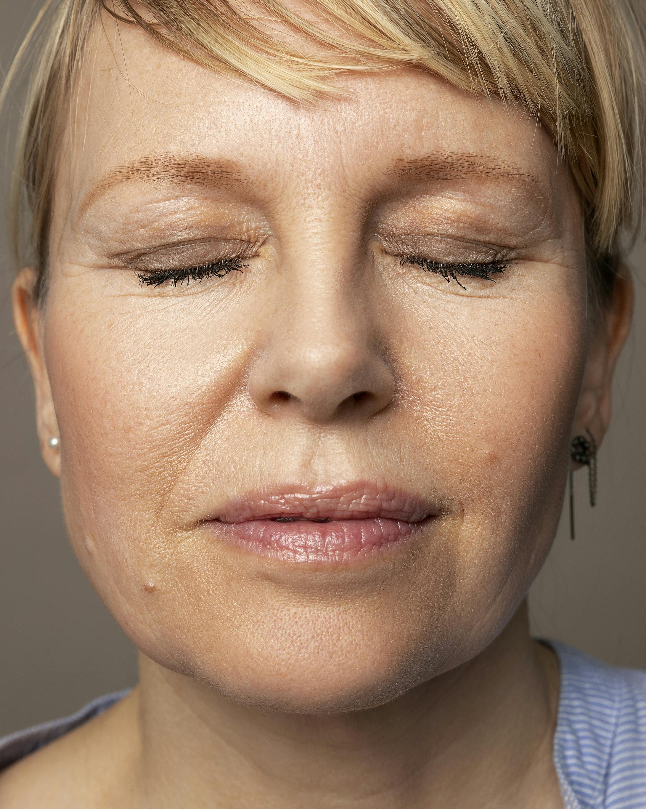 “Yes, øvelserne kan også laves med lukkede øjne. Det er ren zen.” Louise thorsted tester ansigtsyoga