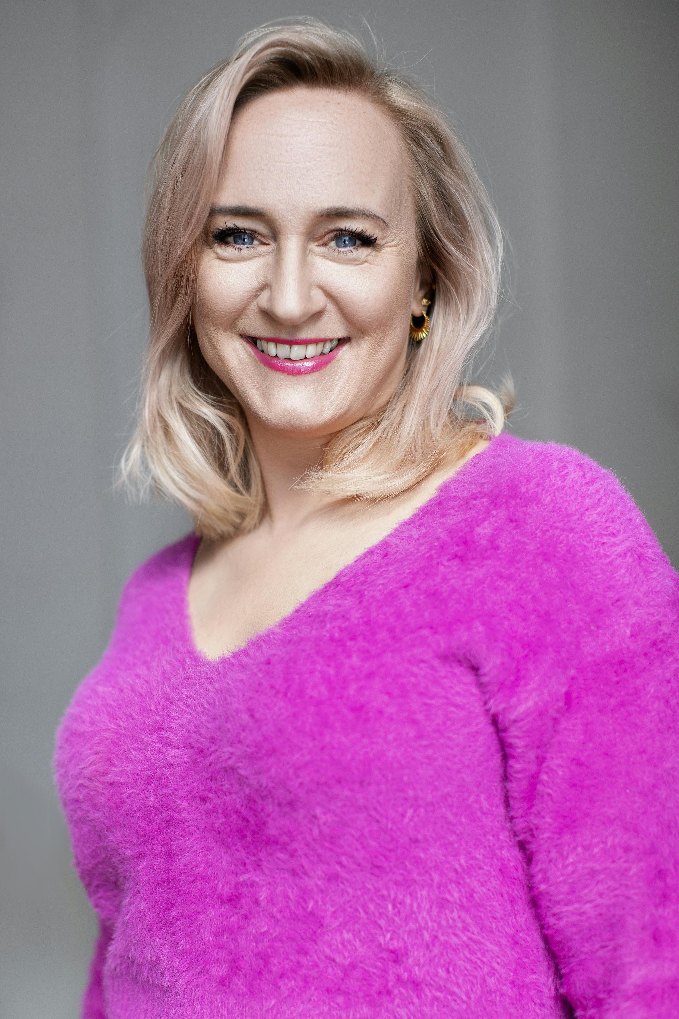 Maria Rothmar. Maria Rothmar er skønhedsredaktør og redigerende på Magasinet Liv