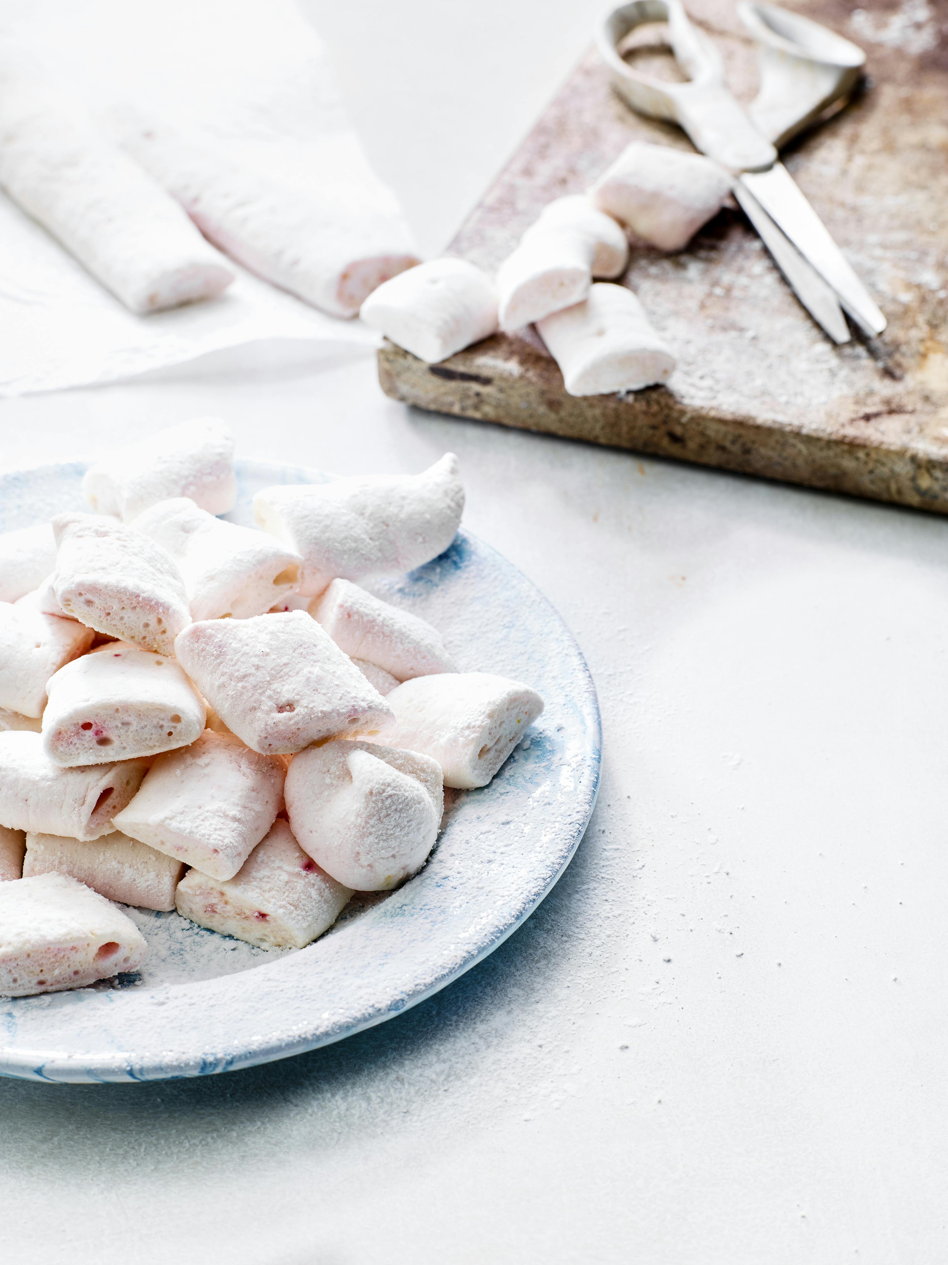 Her kan du se skumfiduspølserne, som du klipper til skumfiduser. Hjemmelavede marshmallows eller skumfiduser