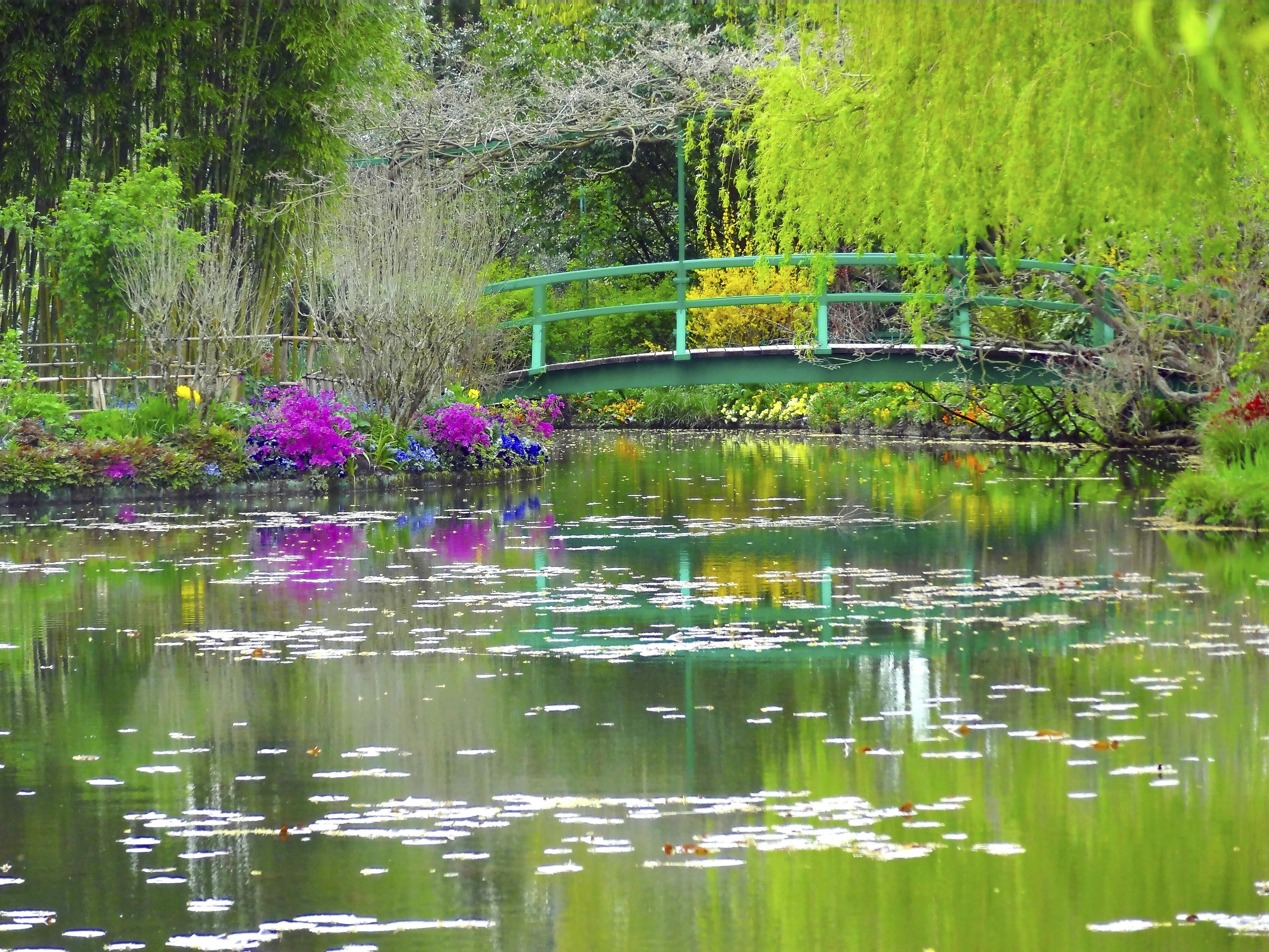 Et stop på vejen fra Paris til Normandiet? Billedkunstneren Claude Monets have i Giverny. Seværdighedsbillede til rejseguide til Normandiet