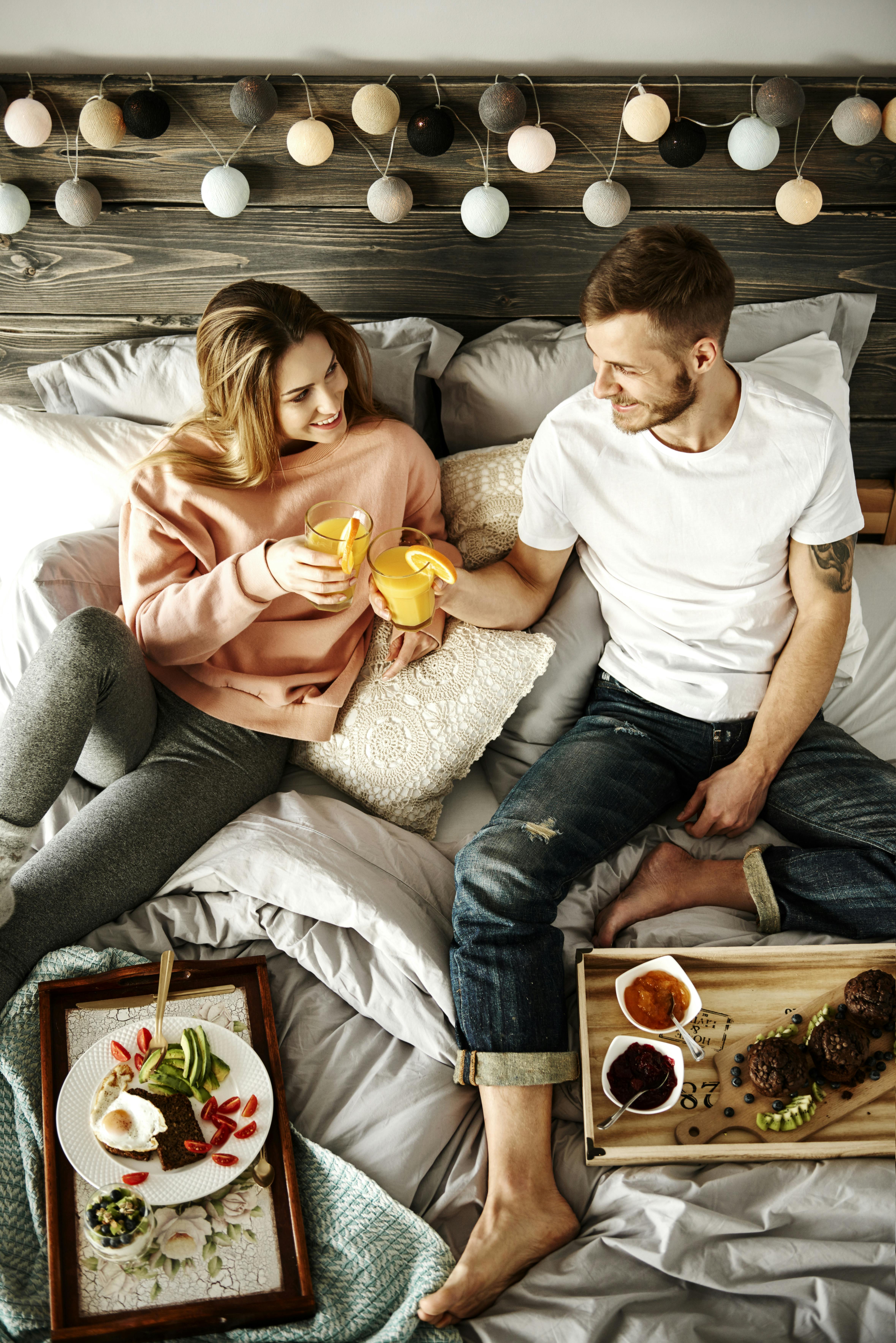 Nyder du morgenmad på sengen? Så bør din kæreste give dig det! Morgenmad på sengen