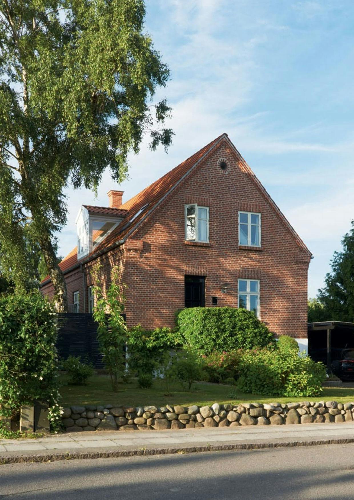 Murermestervilla fra 1926 på 189 kvadratmeter i Århus-forstaden Fredensvang - denne dog uden halvvalmet tag. Murermestervilla fra 1926 på 189 kvadratmeter i Århus-forstaden Fredensvang.