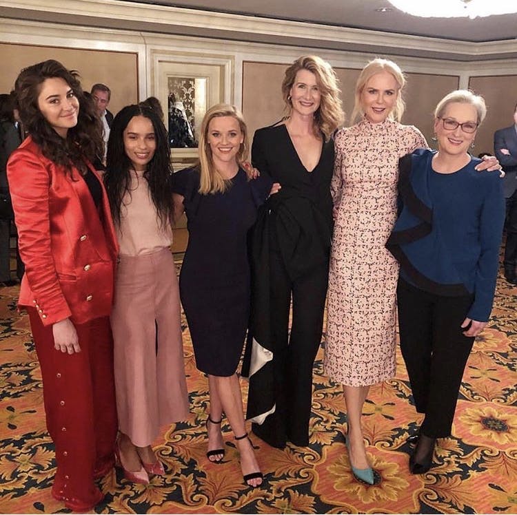 Zoë Kravitz omkranset av skuespillerkolleger på et event for HBO-serien Big Little Lies. F.v.: Shailene Woodley, Reese Whiterspoon, Laura Dern, Nicole Kidman og Meryl Streep.