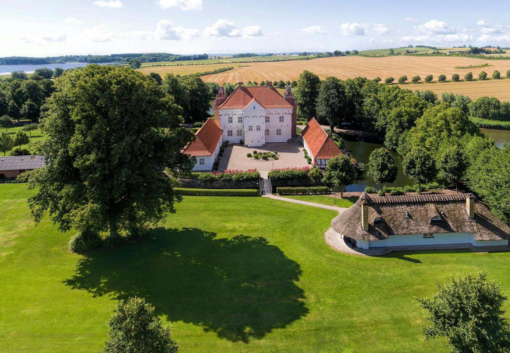 nakkebølle gods slot til salg gods til salg