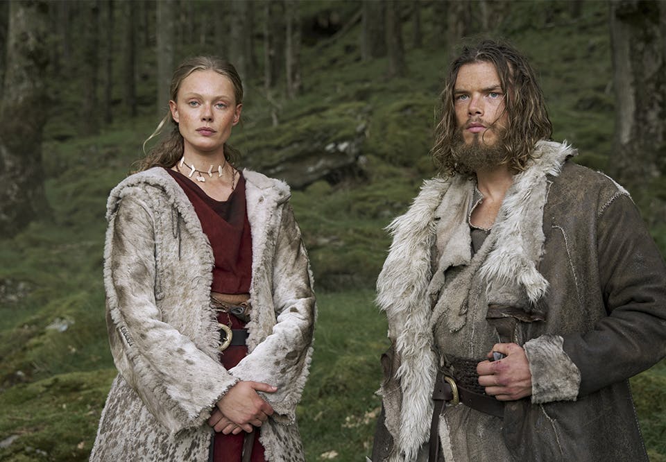 VIKINGS: VALHALLA kommer på Netflix 25. februar. The Hustle kommer på Netflix