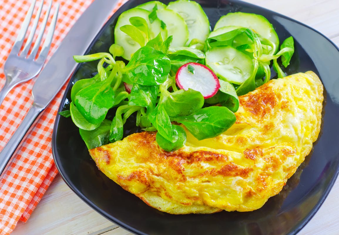 Omelett med brokkoli og bacon