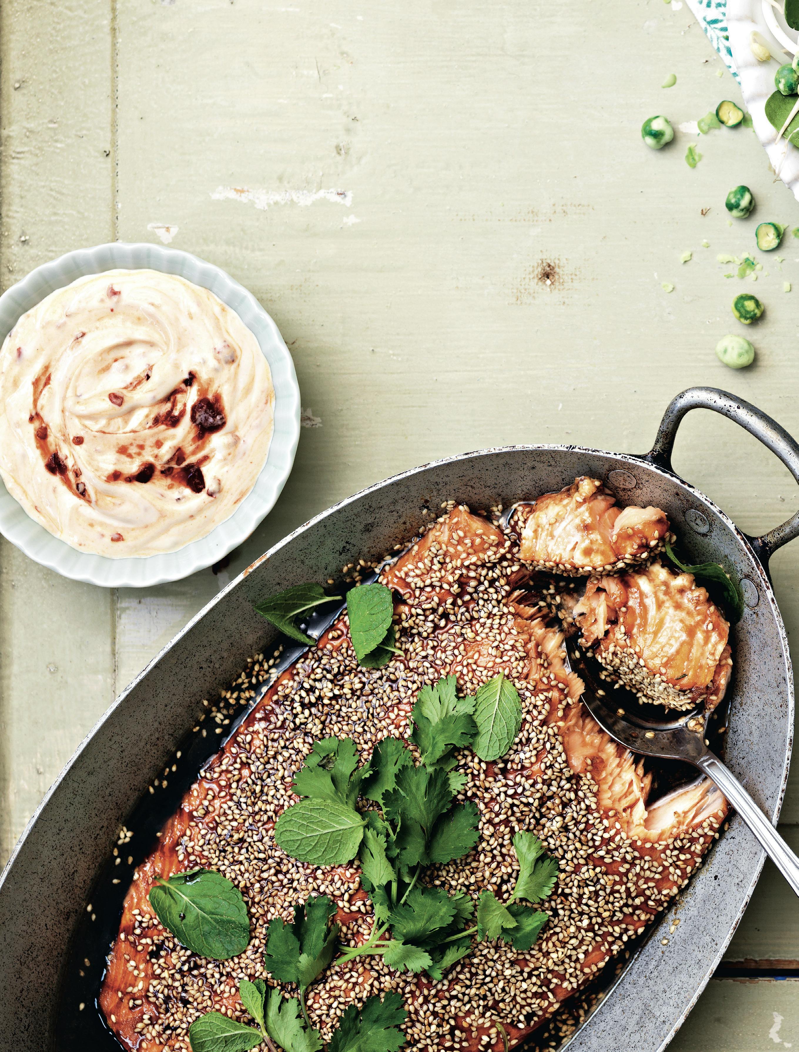 Marineret sesamlaks med chilimayo