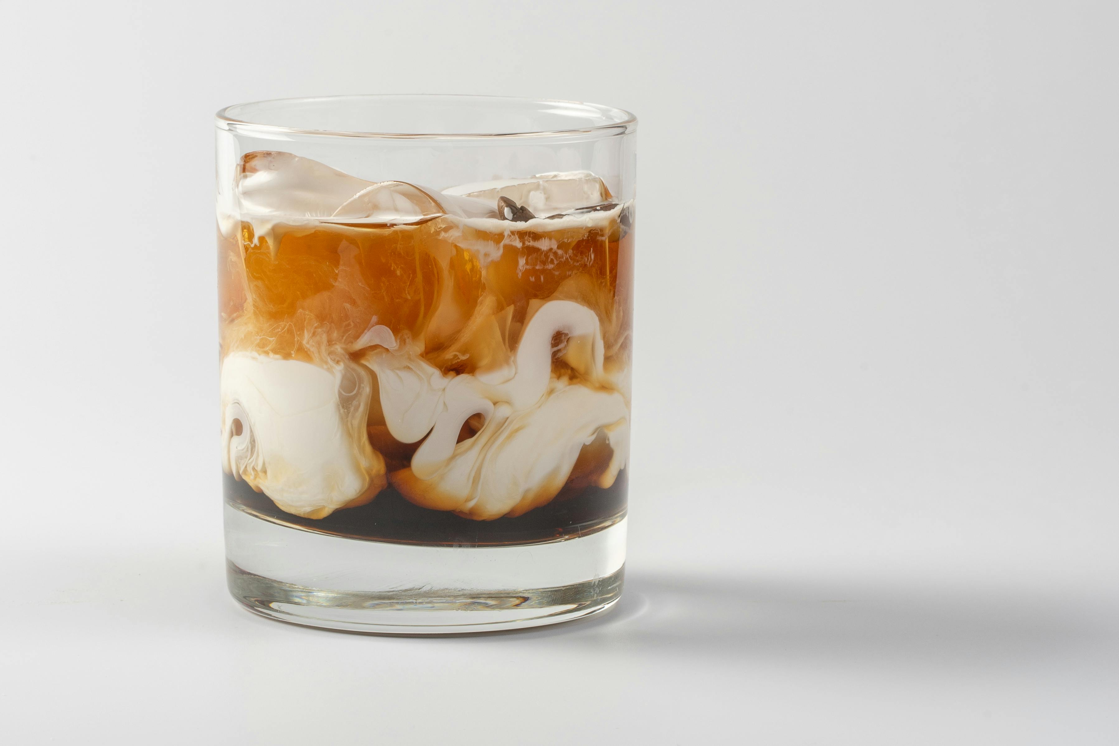 Med en opskrift på White Russian er du sikret til den næste fest. Opskrift på White Russian