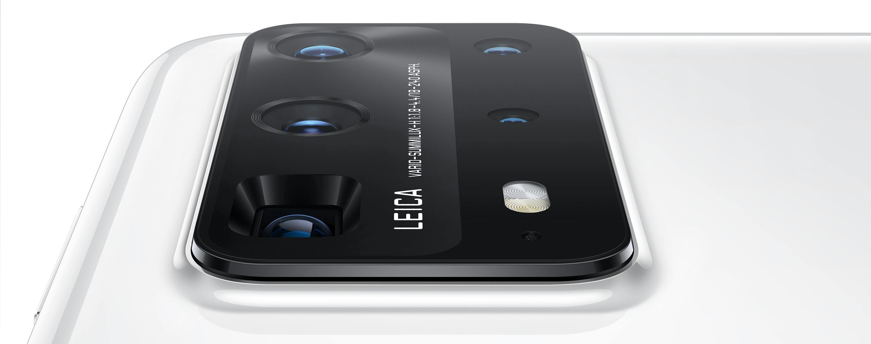 Huawei P40 Pro+. Huawei P40 Pro+:ssa on viisi takakameraa.