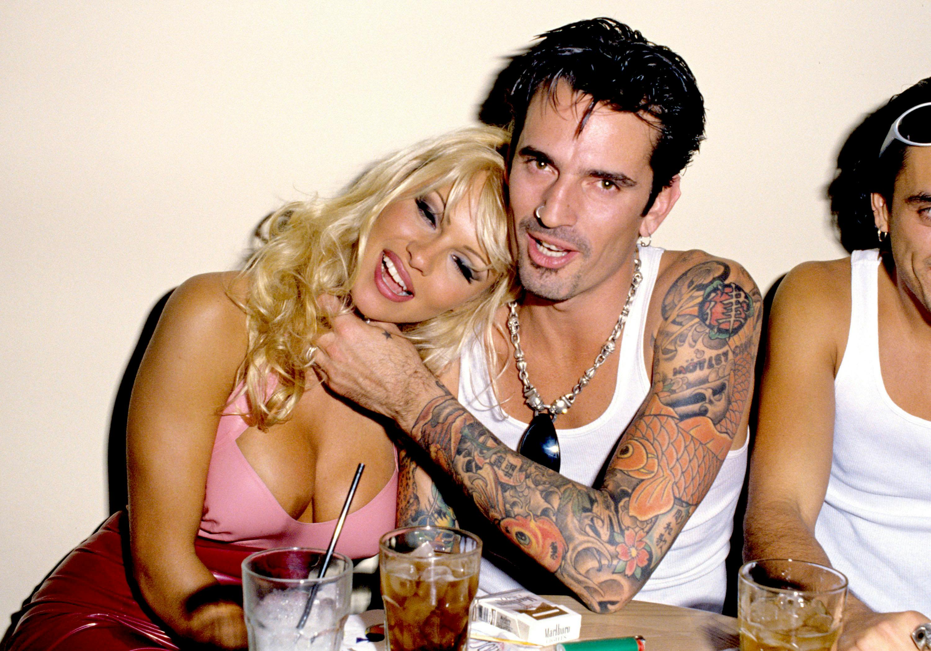 Sådan så Pamela Anderson og Tommy Lee i virkeligheden ud i 1995. Pamela Anderson og Tommy Lee i virkeligheden