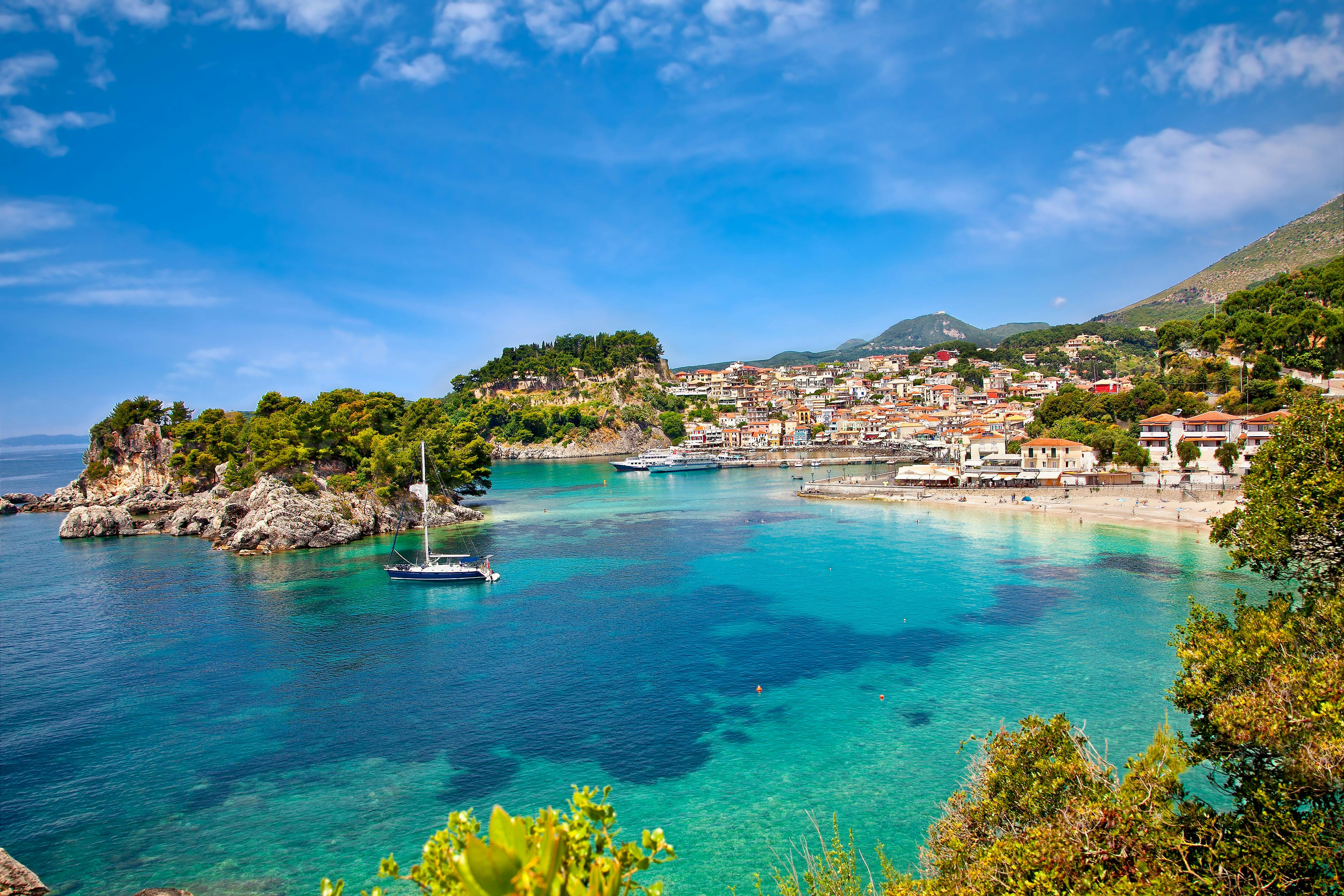 Parga er en perfekt destination, hvis du ønsker en rolig, romantisk bryllupsrejse. Parga i Grækenland som bryllupsrejsedestination