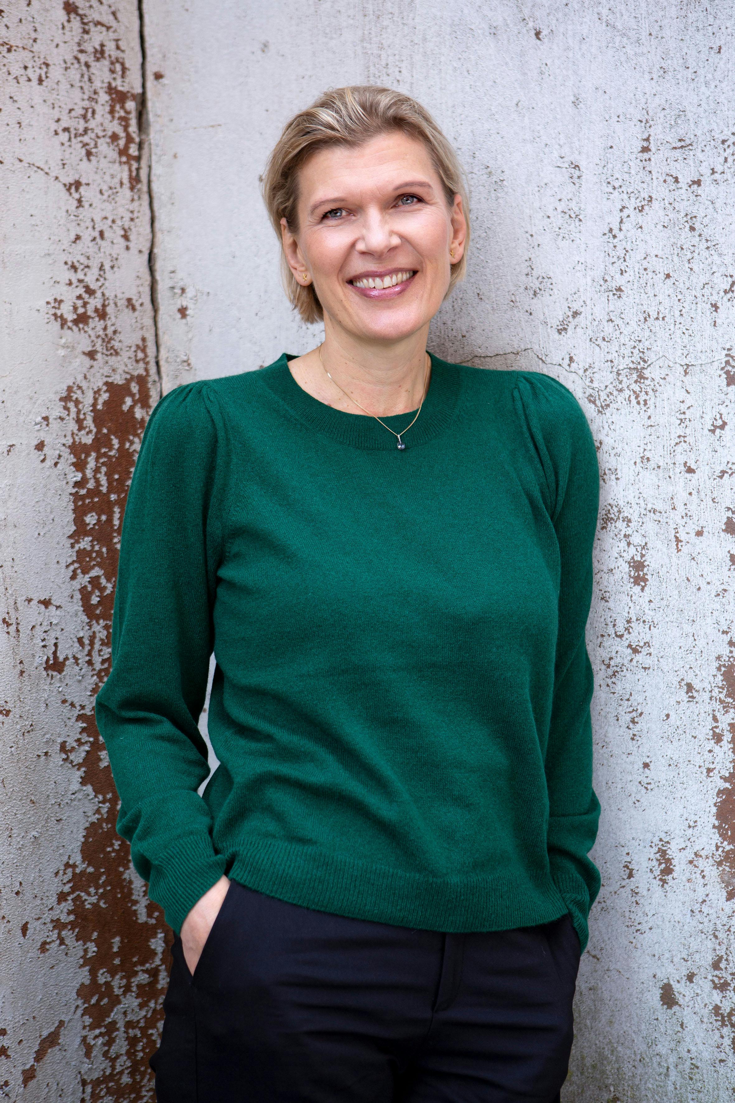 "Det er det rene vanvid, at man kalder det en funktionel lidelse – det betyder jo, at det er psykisk." Portræt af Annette Mygind Stagelund.