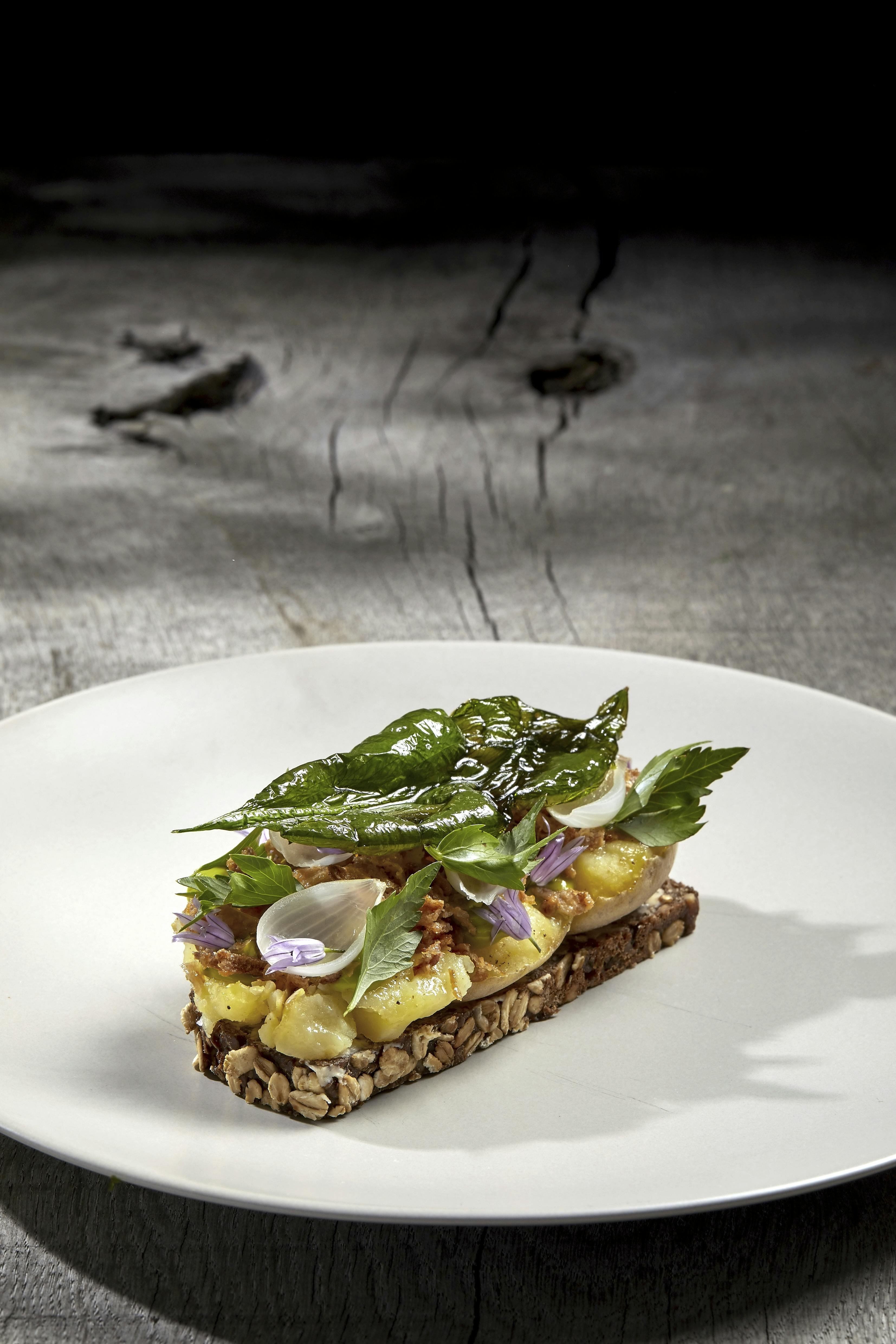 Vi forstår stadig ikke, hvorfor hele verden ikke grovæder smørrebrød... Pomle Nakke restaurant