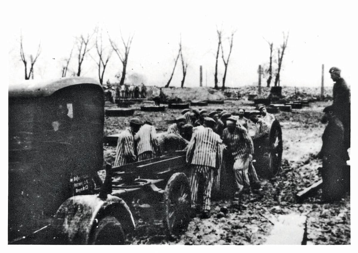 Fangerne byggede Birkenau Auschwitz-fanger igang med at udbygge koncentrationslejren