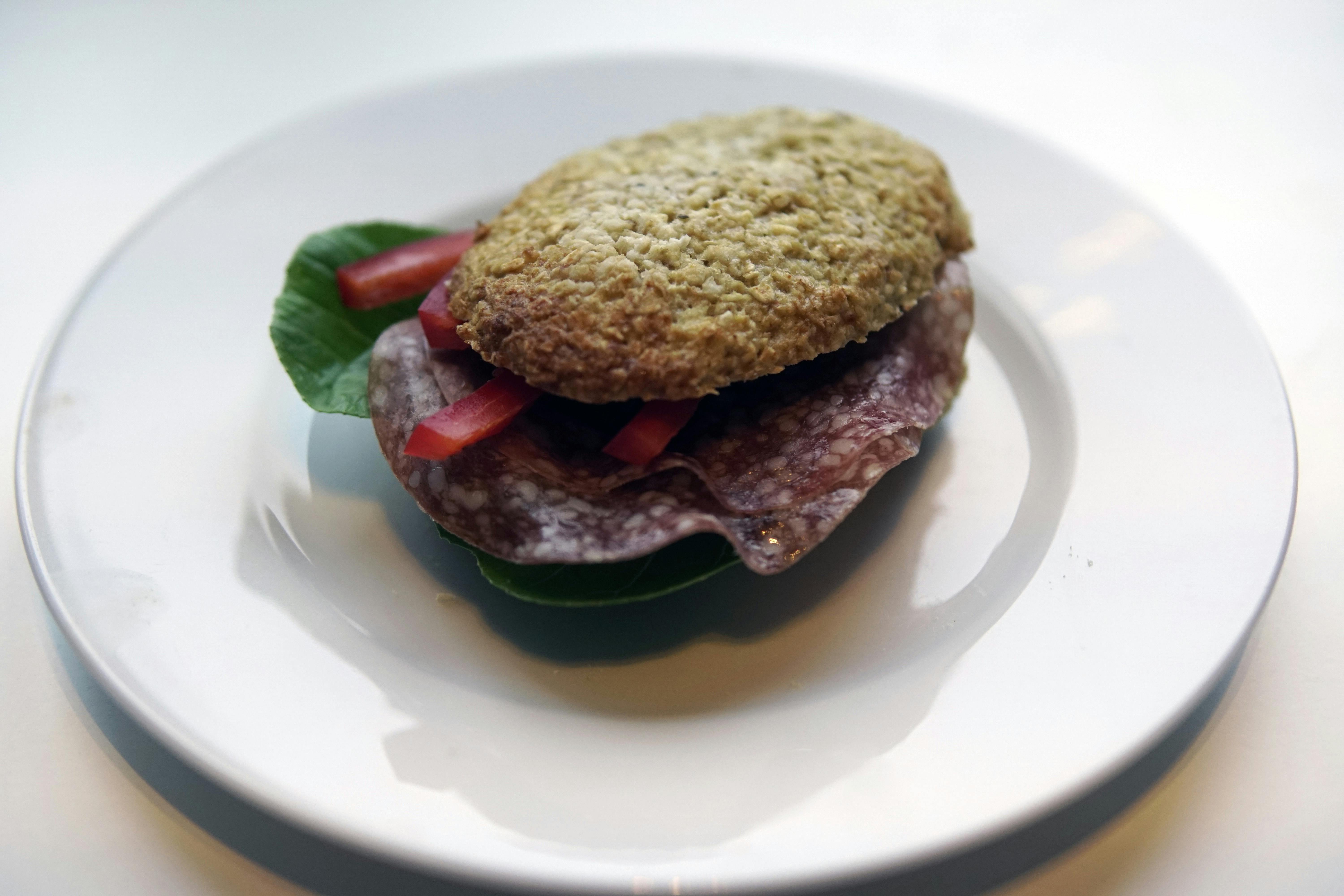 Stek i ca. 15 minutter: Proteinrundstykker til lunsj