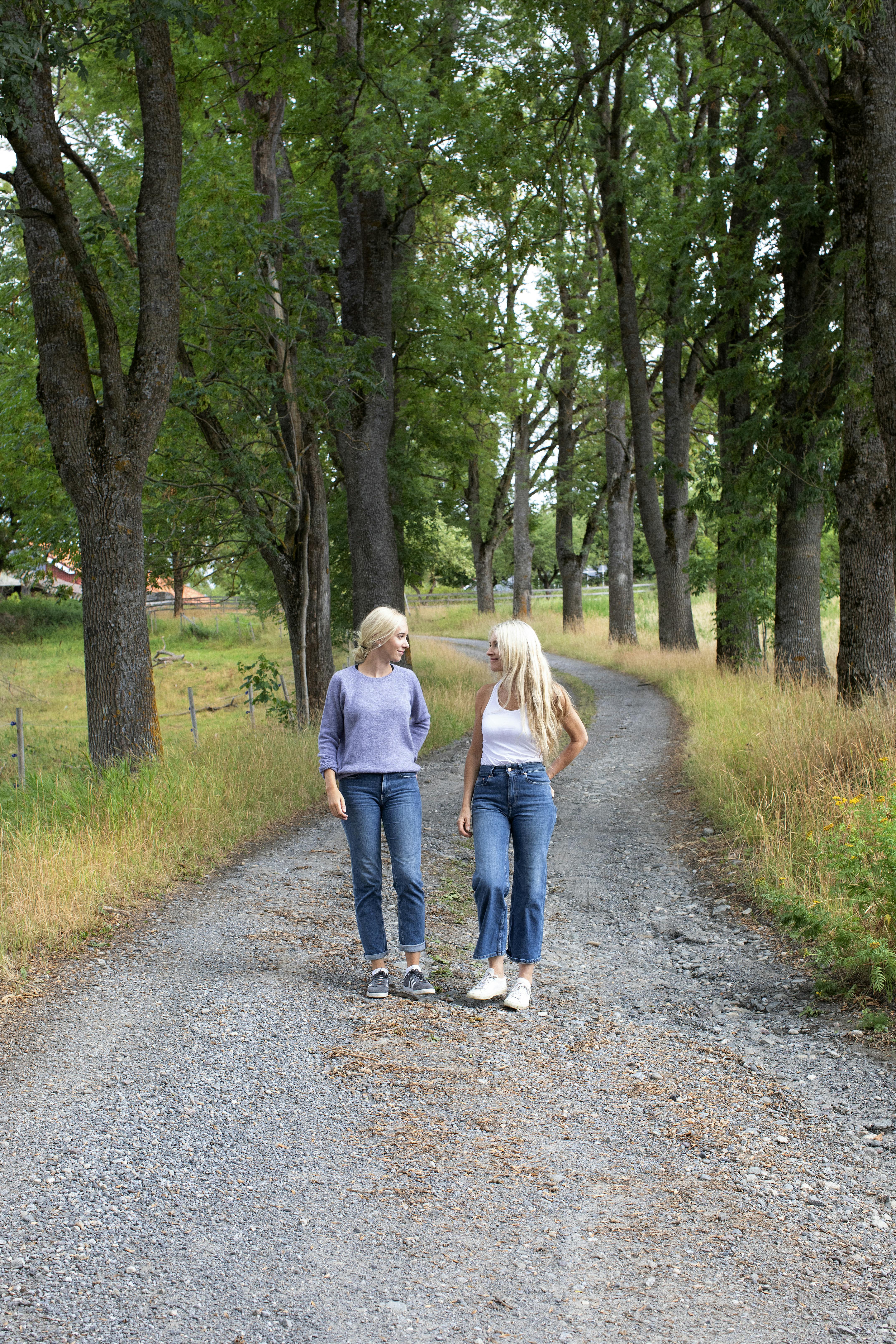 NATURLIG: Både Linn og Sine synes det er enkelt å spise bare plantebasert mat. Det føles ikke som noe offer NATURLIG: Både Linn og Sine synes det er enkelt å spise bare plantebasert mat. Det føles ikke som noe offer
