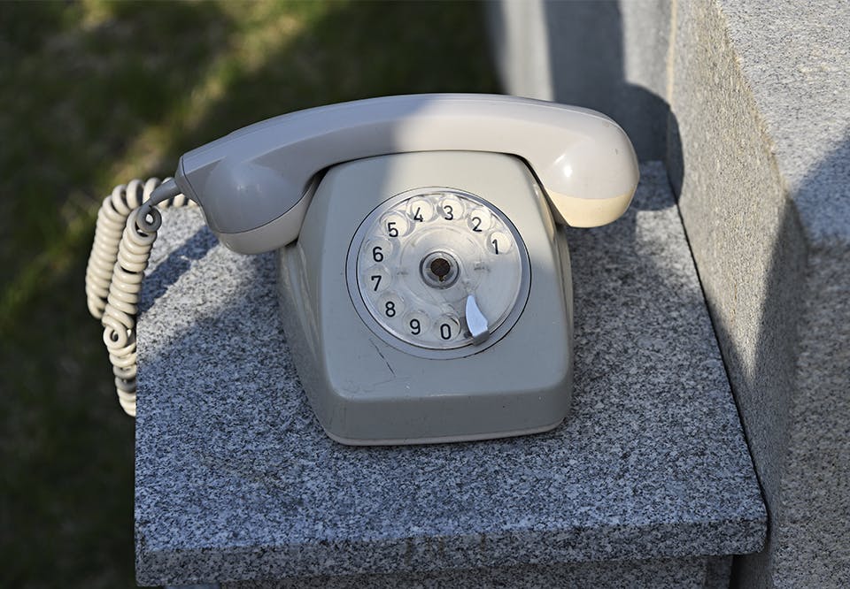 Det var dengang, du ikke kunne se i displayet, hvem der ringede! Telefon med rør og drejeskive
