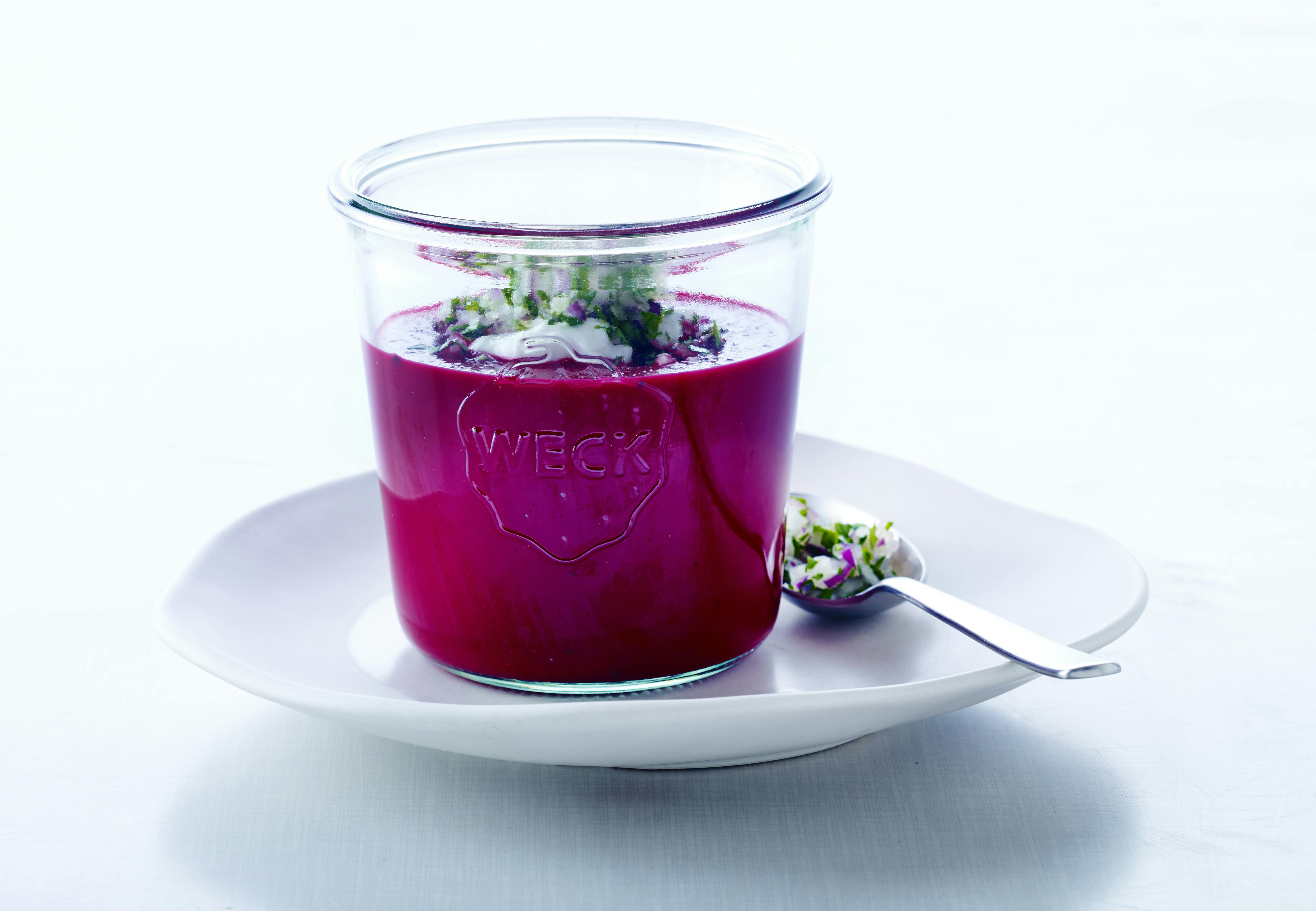 Glass med rødbetsuppe