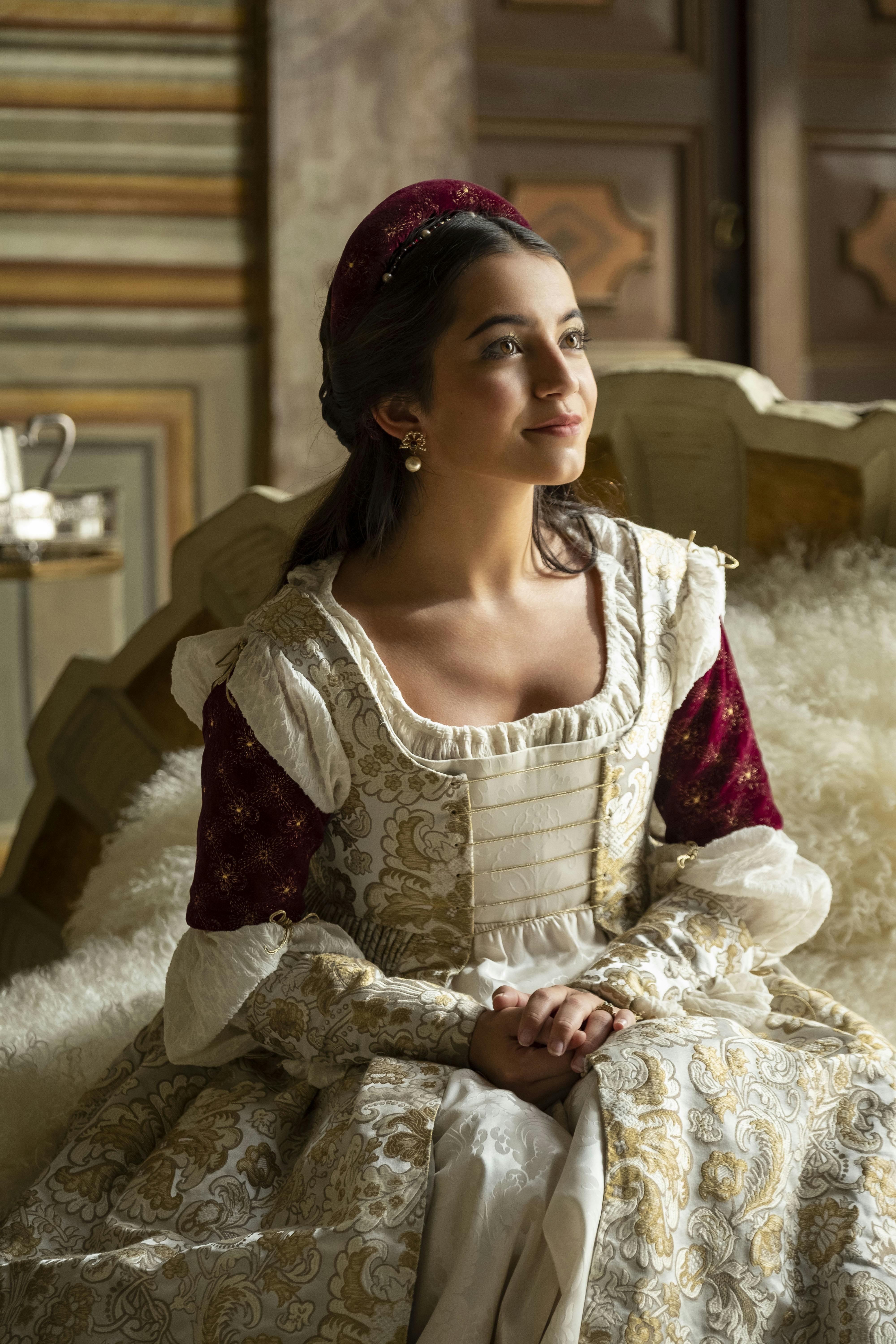 Juliet ser så sød ud i de fine kjoler. rosaline, juliet, film, disney
