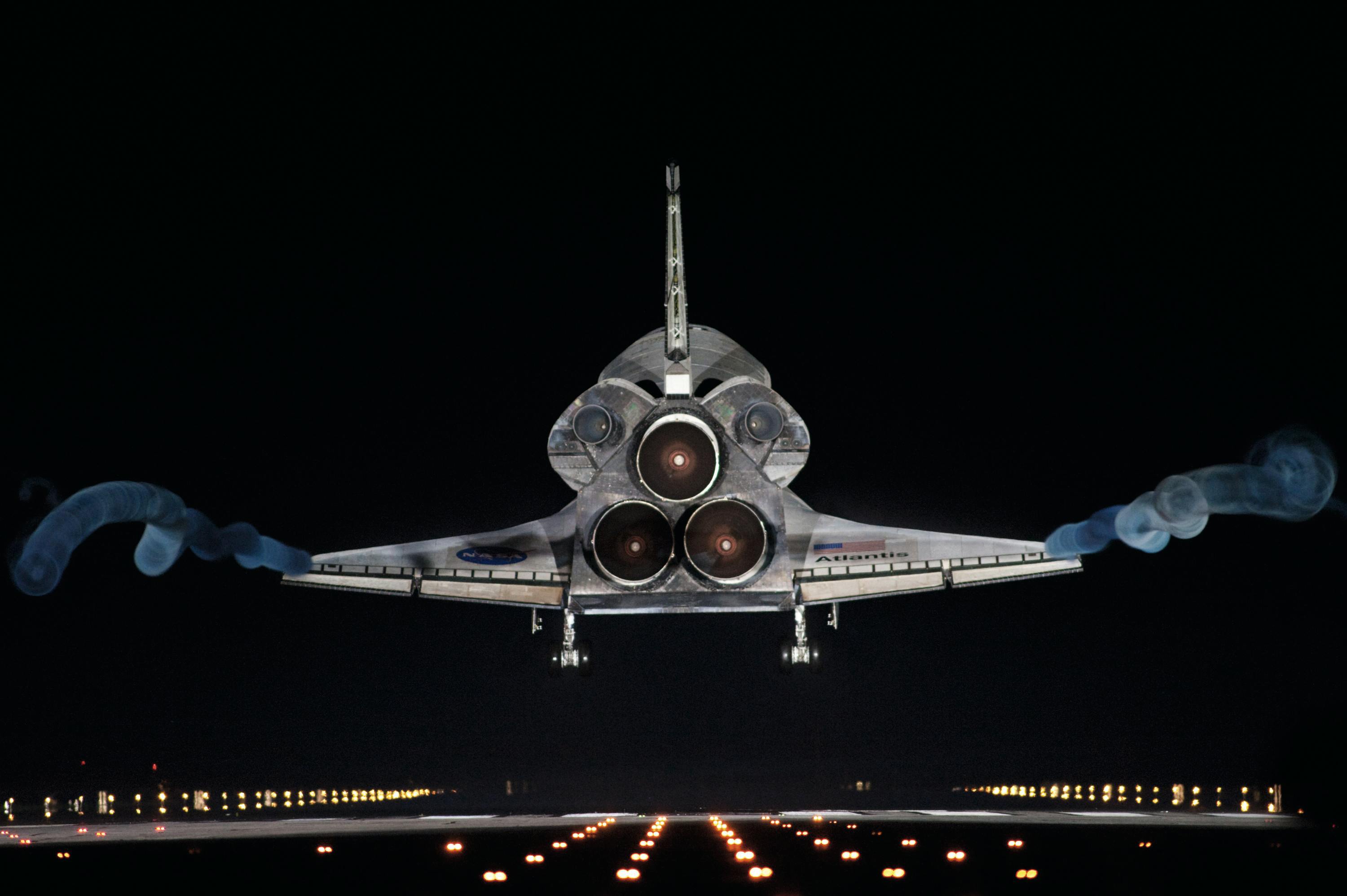 Atlantis landar for sista gången på Kennedy Space Center.