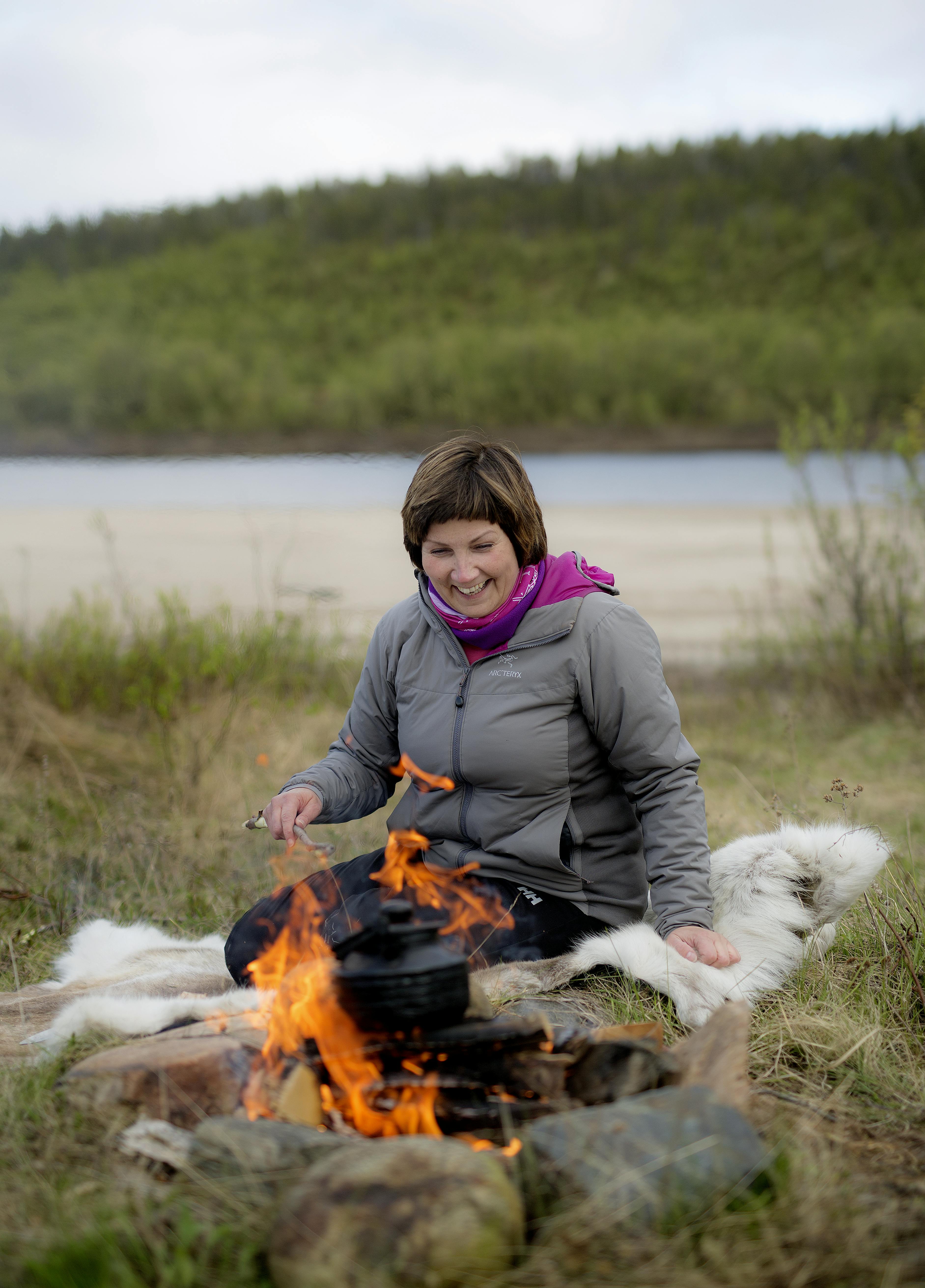 Elsker naturen: brenne bål i naturen