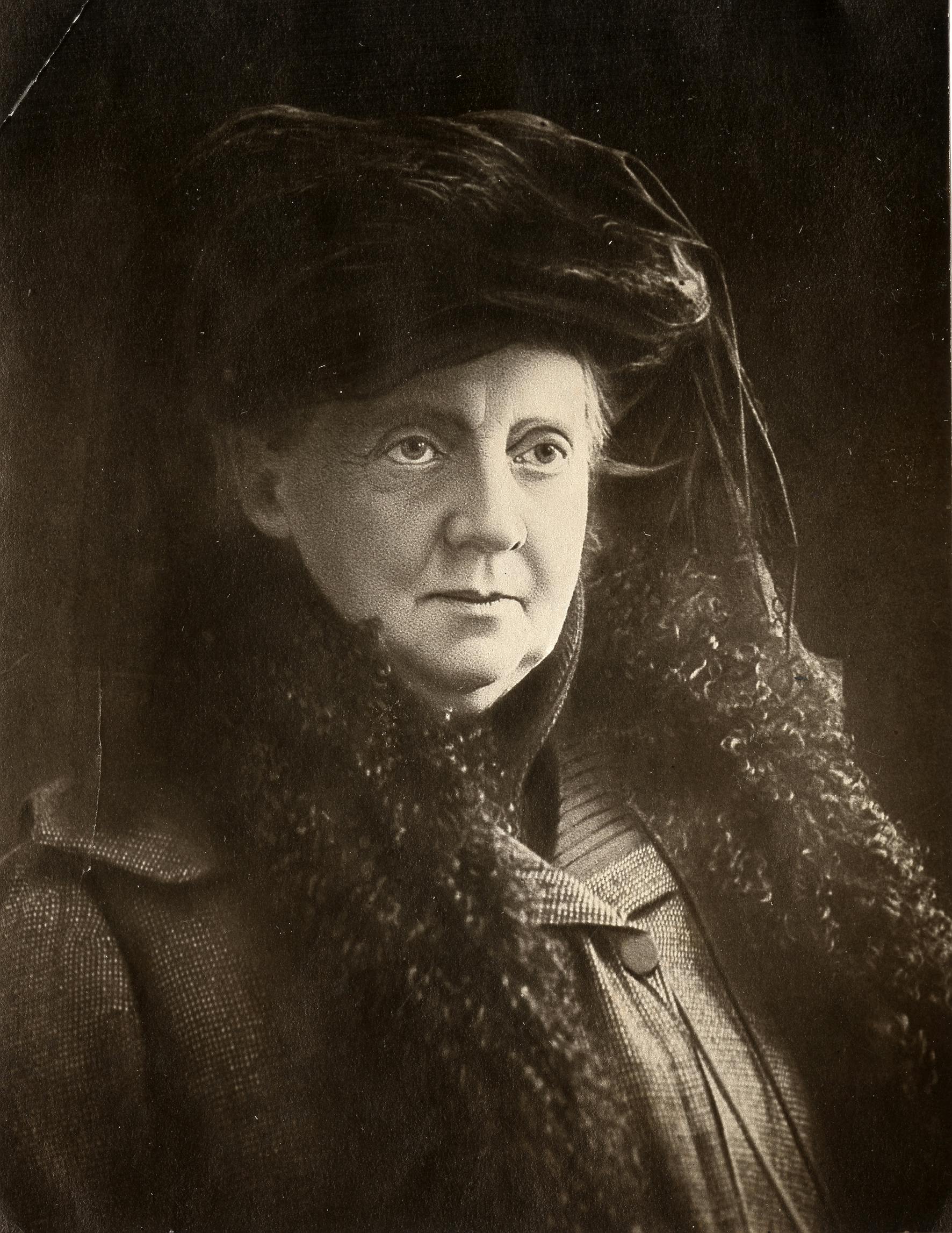 Frederikke Marie Qvam er damen bak sanitetskvinnene Frederikke Marie Qvam