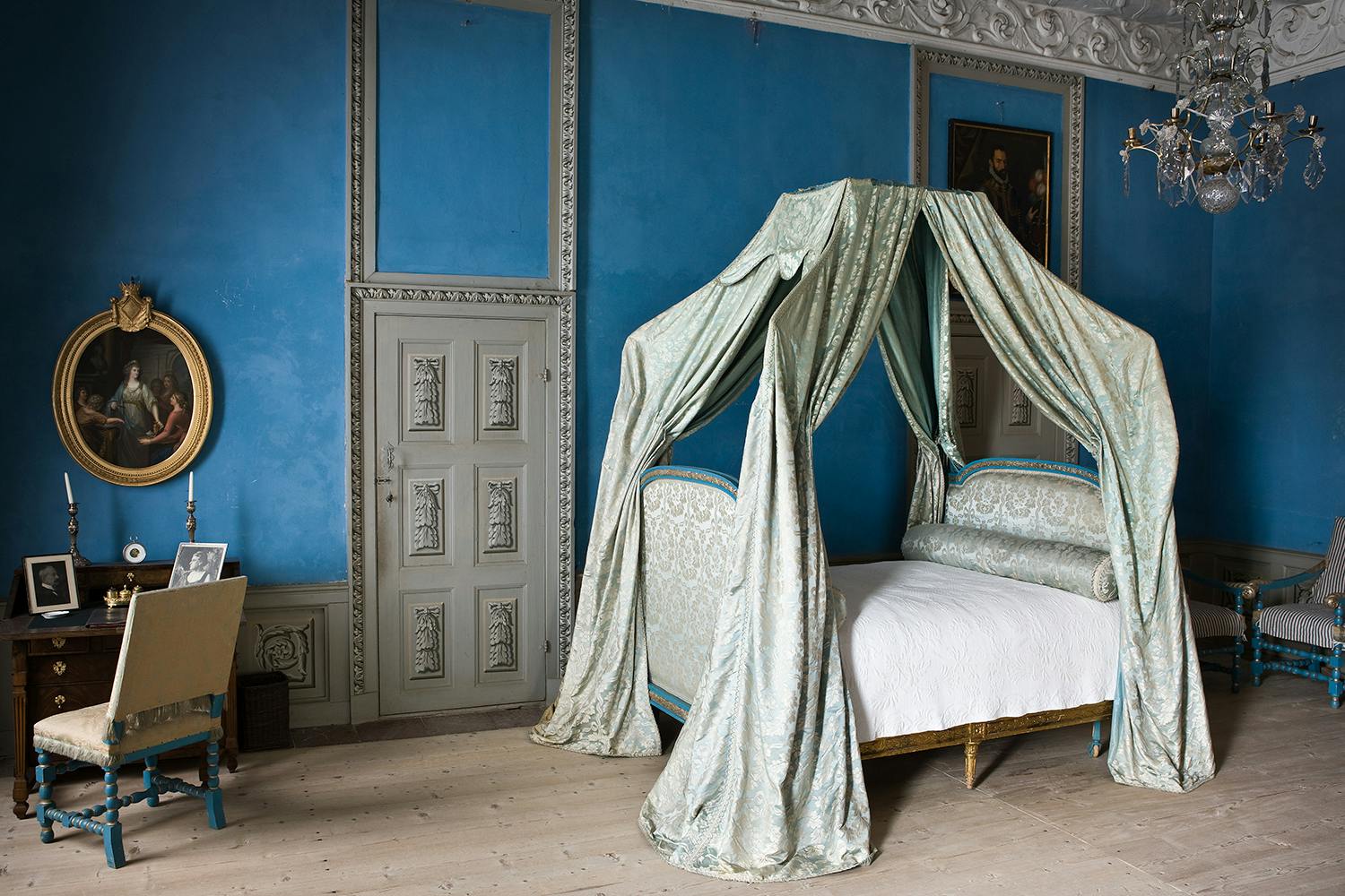 karl XIII:s säng, cirka 1800, från Rosersbergs slott. Finns nu på Skokloster.