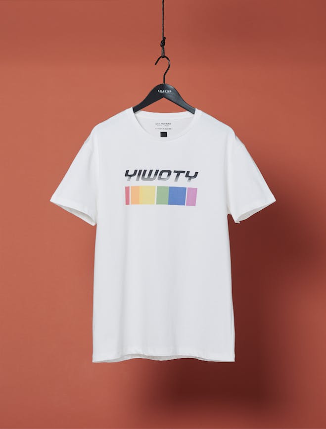 Scarlet Pleasure x Selected: Designer T-shirt for velgørenhed