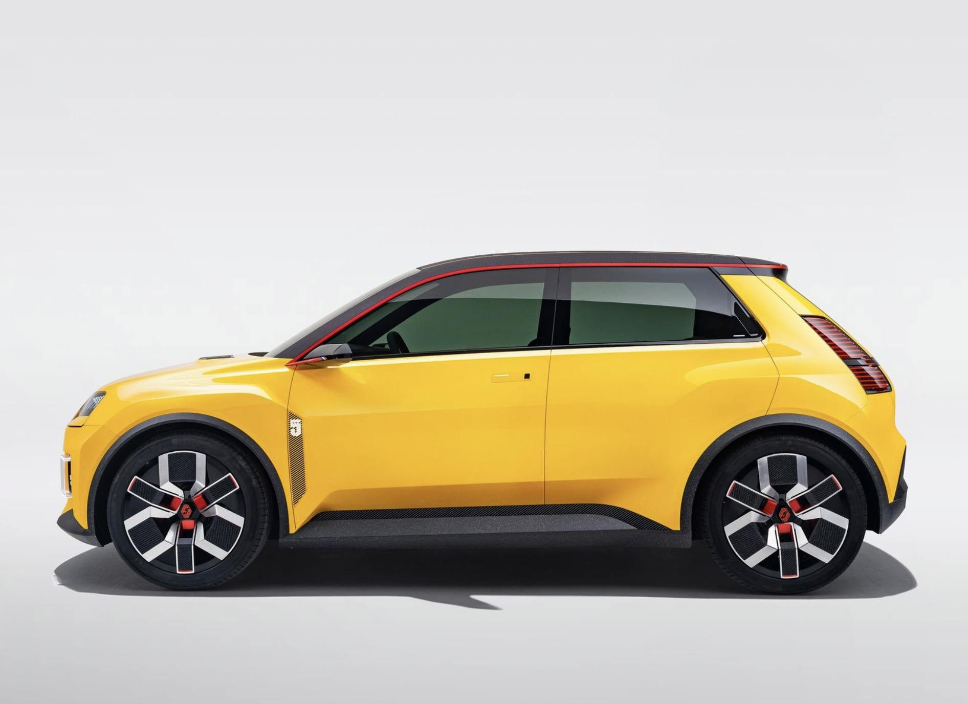 Renault 5 ev RS yellow gul bagfra front side bil elbil