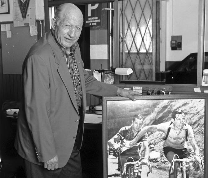 Hanekamp. Gino Bartali og Fausto Coppi kjemper på sykkelen