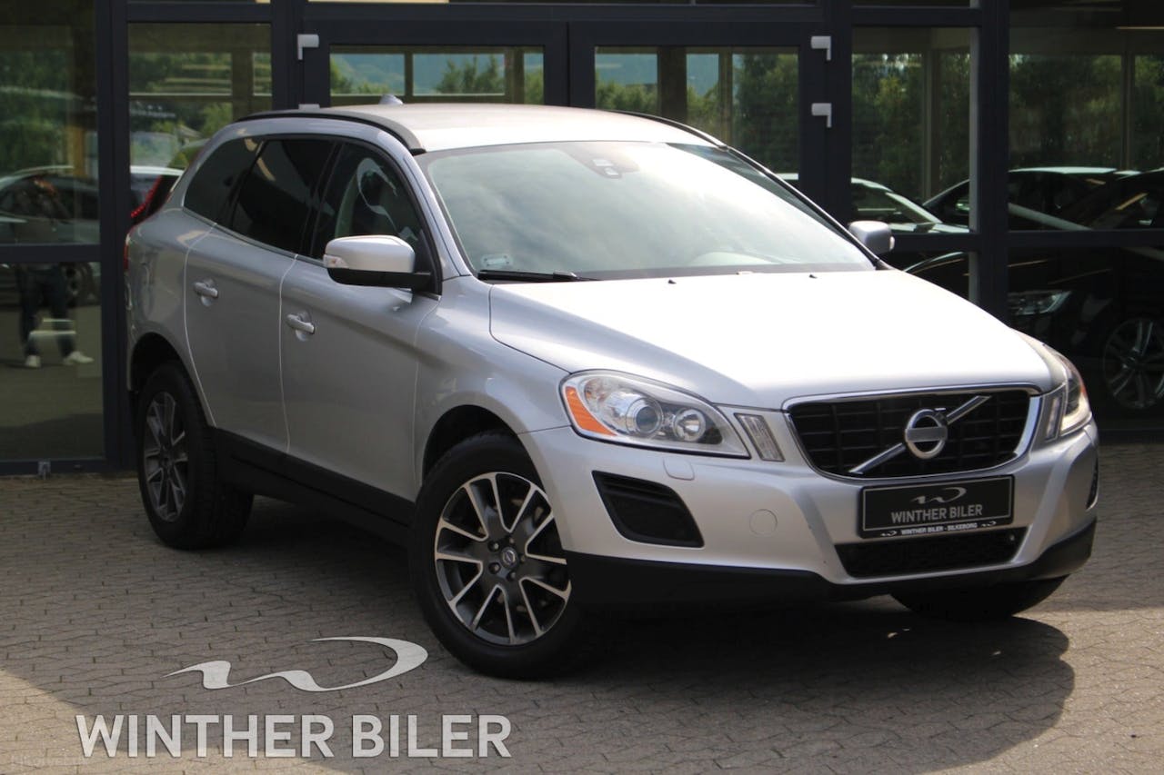 Volvo XC60: VOLVO XC60