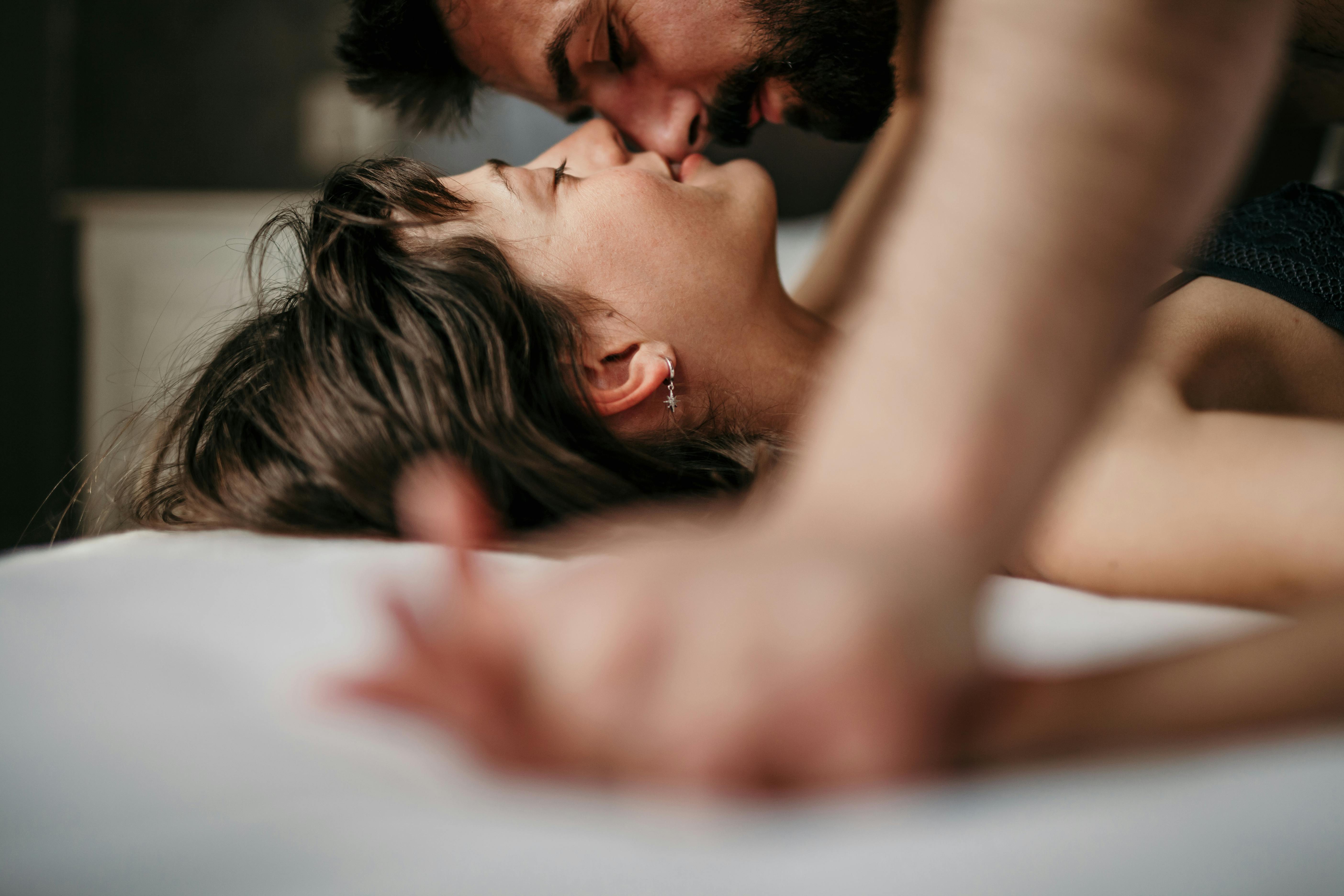 Rigtig mange kæmper med manglende sexlyst. Kvinde og mand i seng
