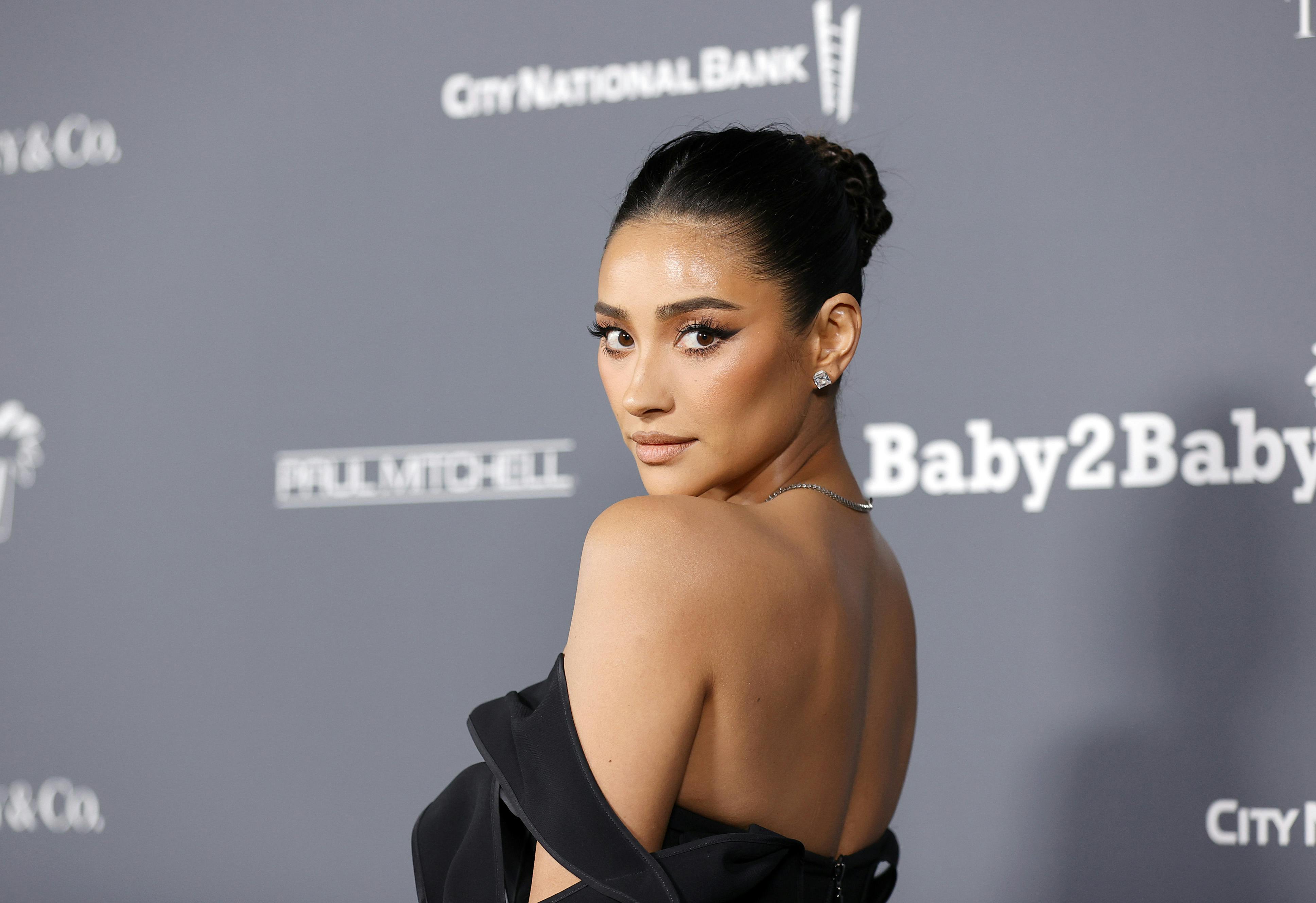 Pretty Little Liars-skuespilleren skal også være mor i år! Shay Mitchell gravid