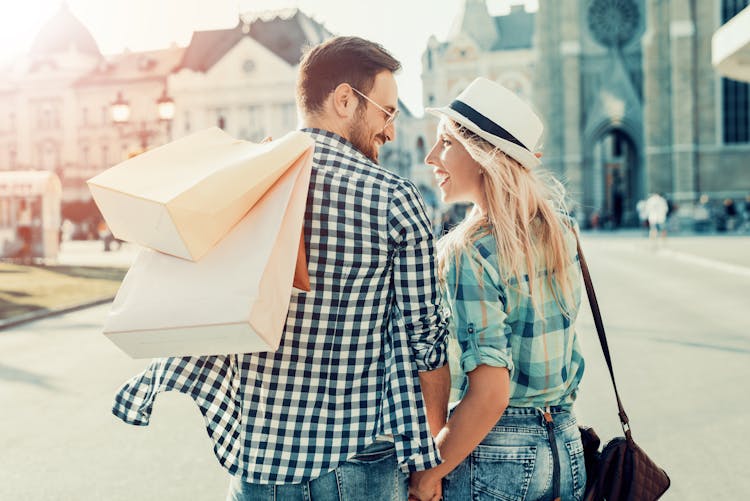 Hvordan man bevæger sig fra casual dating til forhold