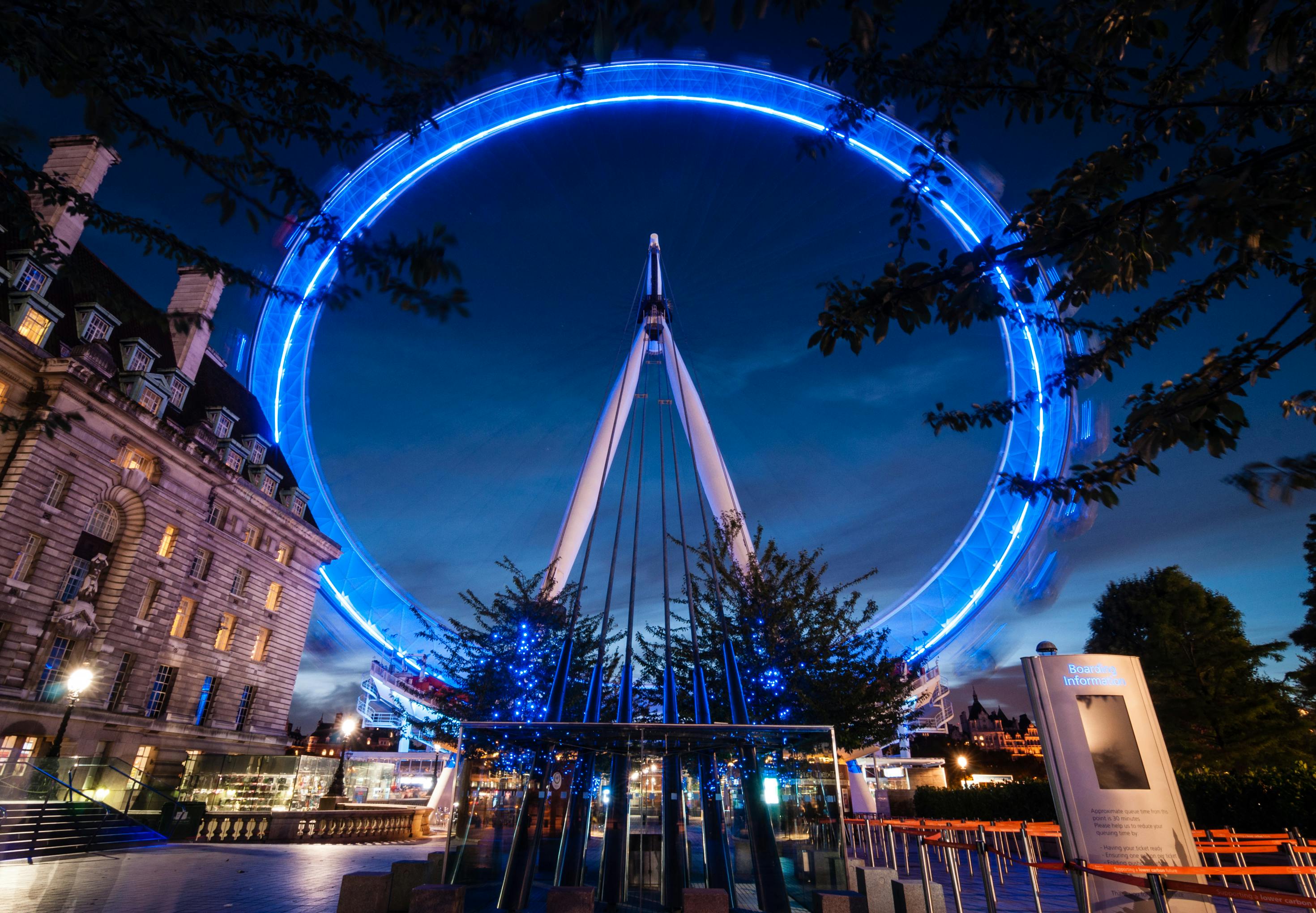 London Eye by night London Eye med lys om natten