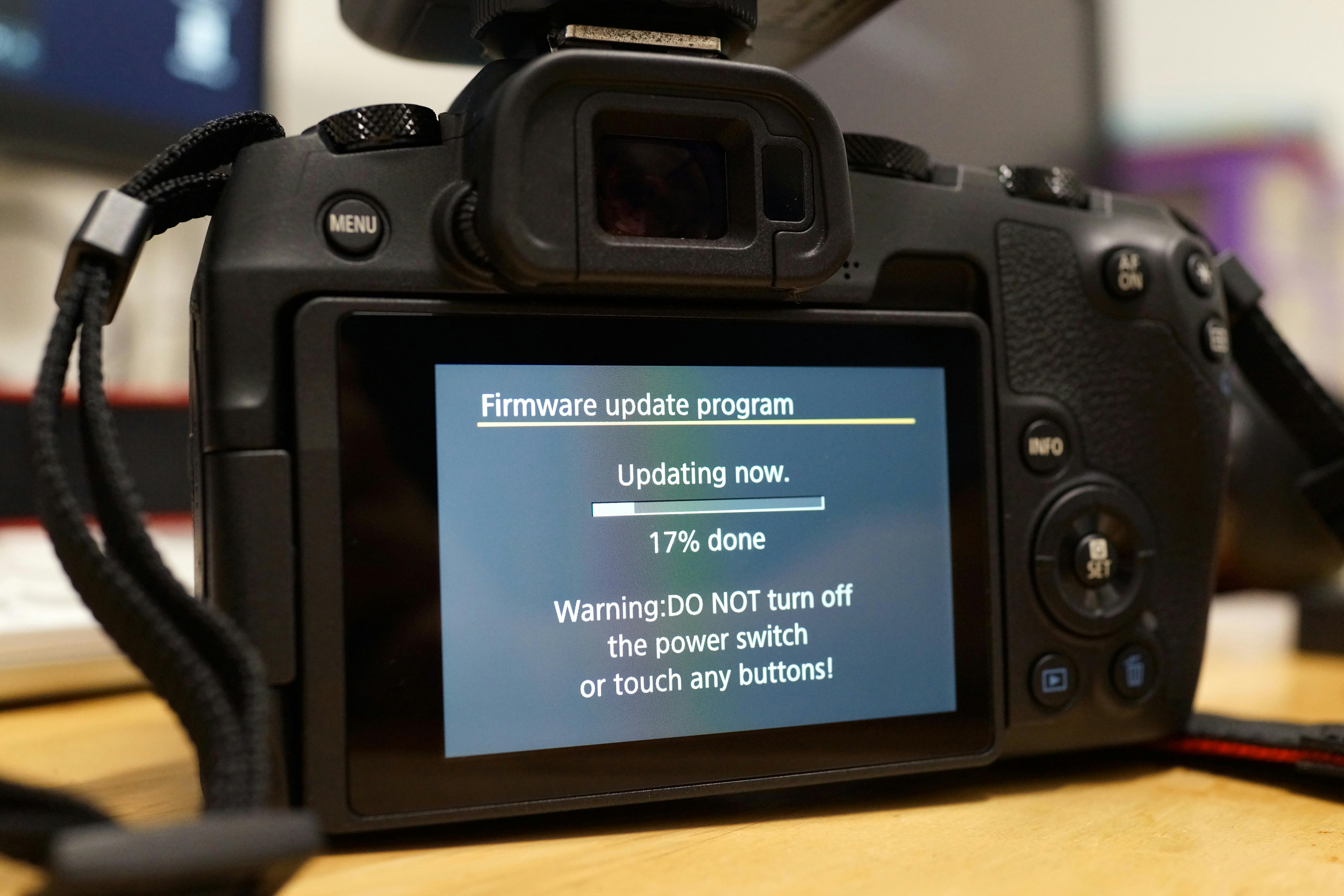 Kamera som uppdaterar firmware.