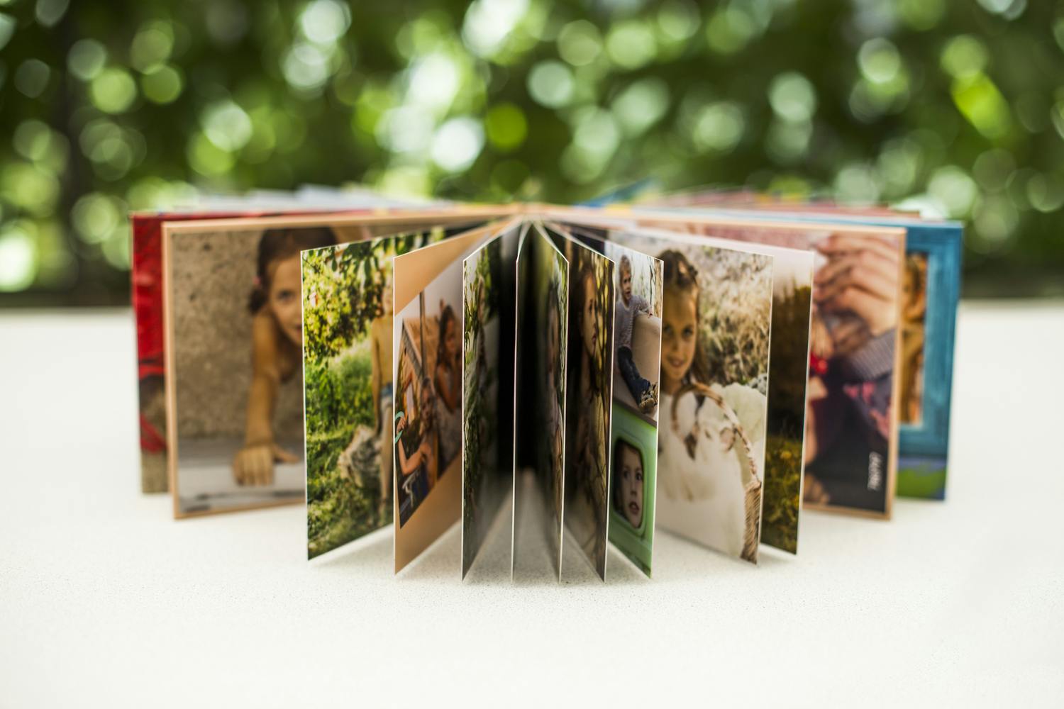 Fotobok med familiebilder.