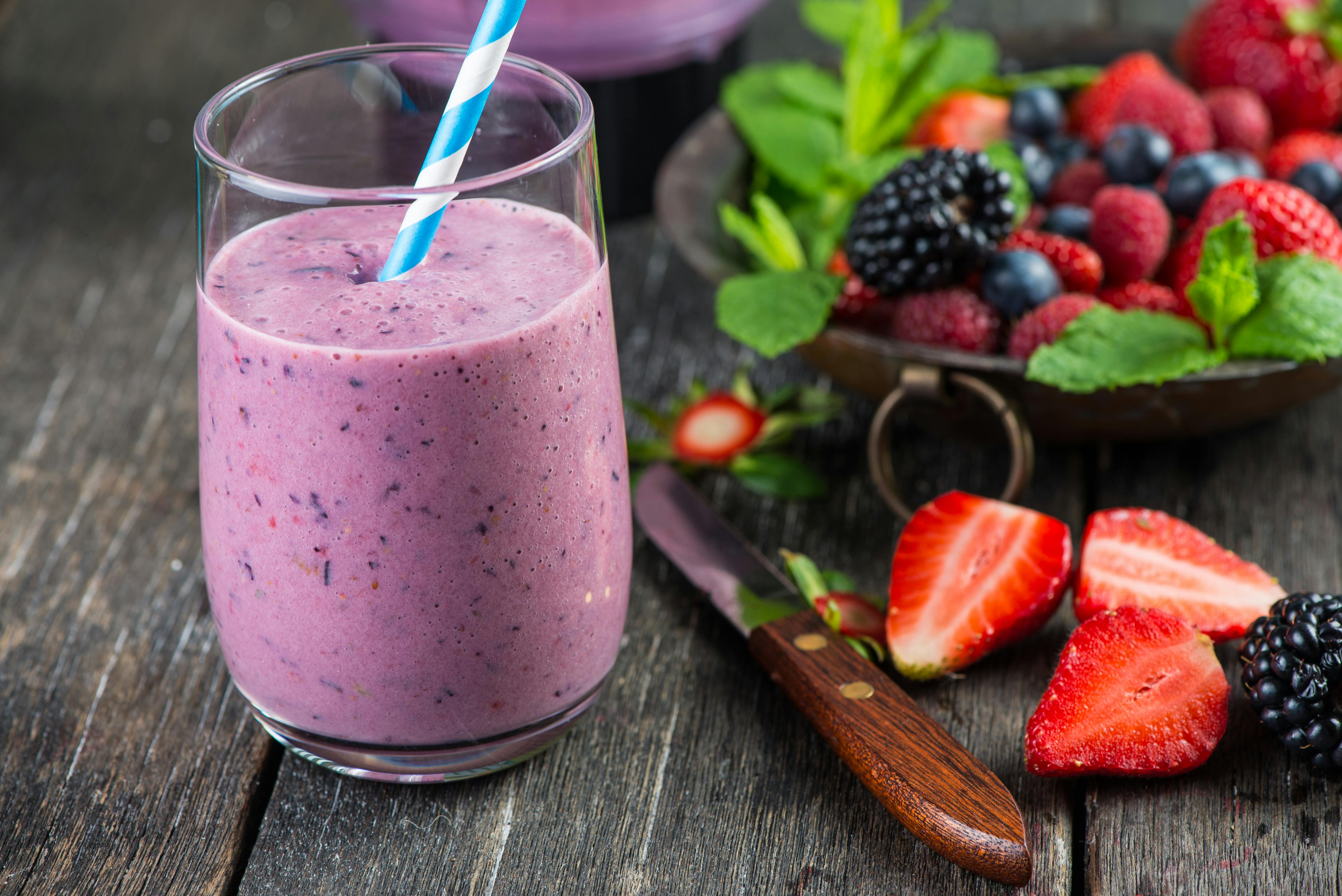 Var det noget med en smoothie spækket med hjernesunde bær? Smoothie med bær