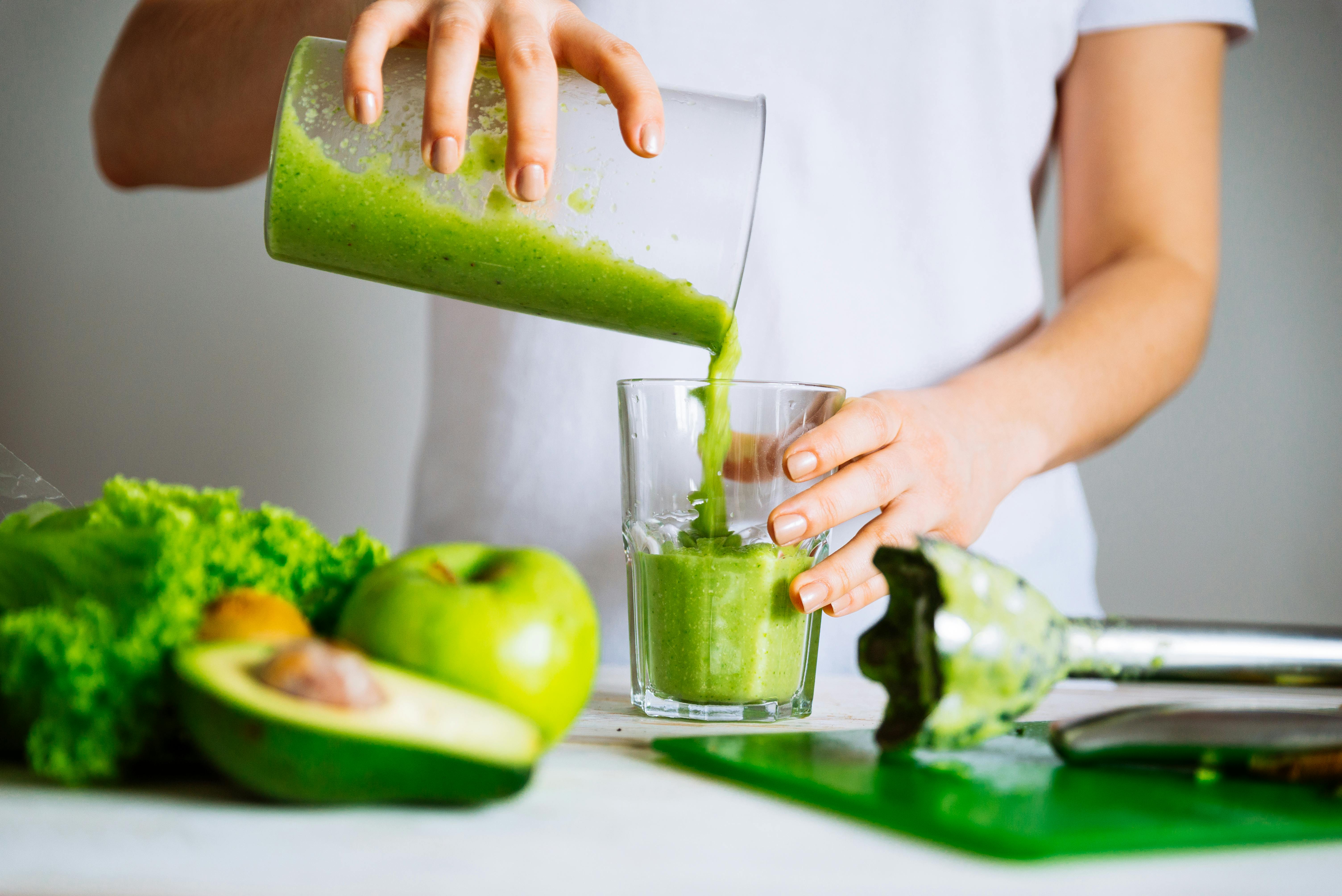 Du kan jo også blende dine grøntsager. Og straks glider de lettere ned... Grøn smoothie med avocado